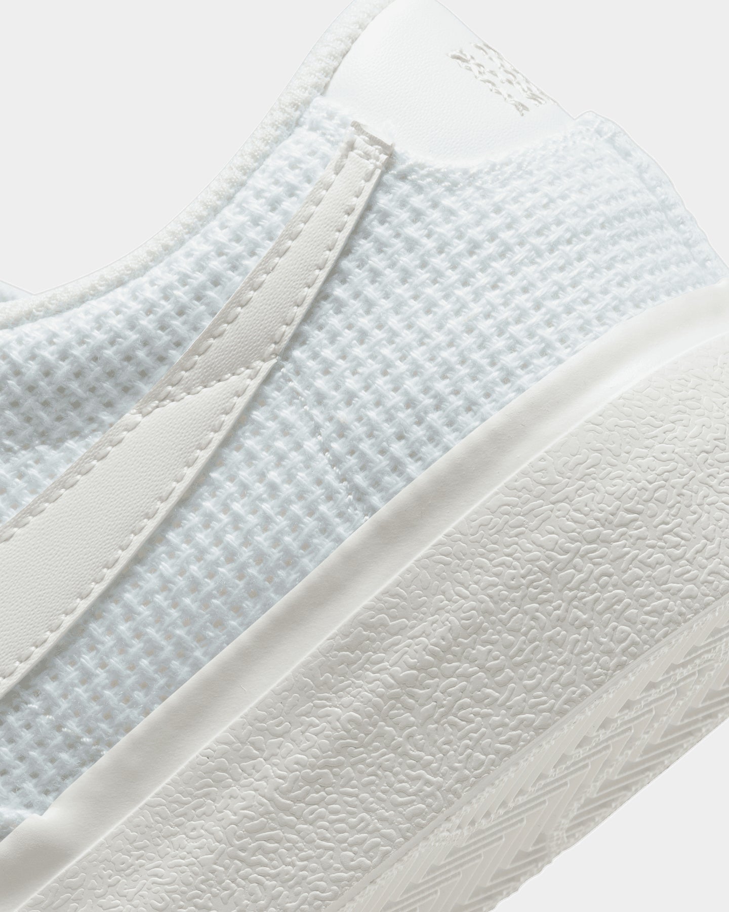 Nike Women's Blazer Low Platform Summit White/Summit White-Fossil、mySite、zt4zffjzw