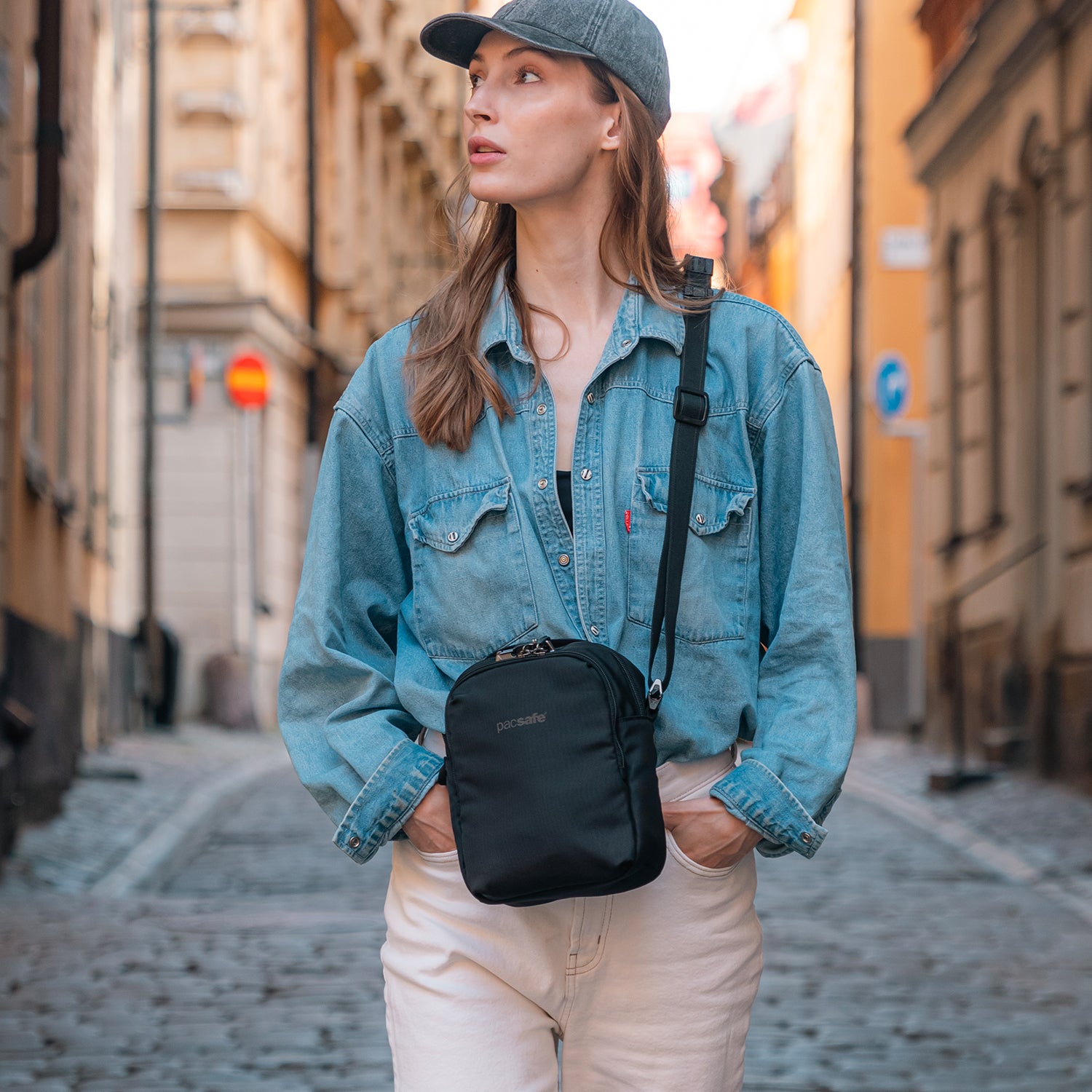 Pacsafe® V anti-theft companion crossbody、mySite、garagedoors4me