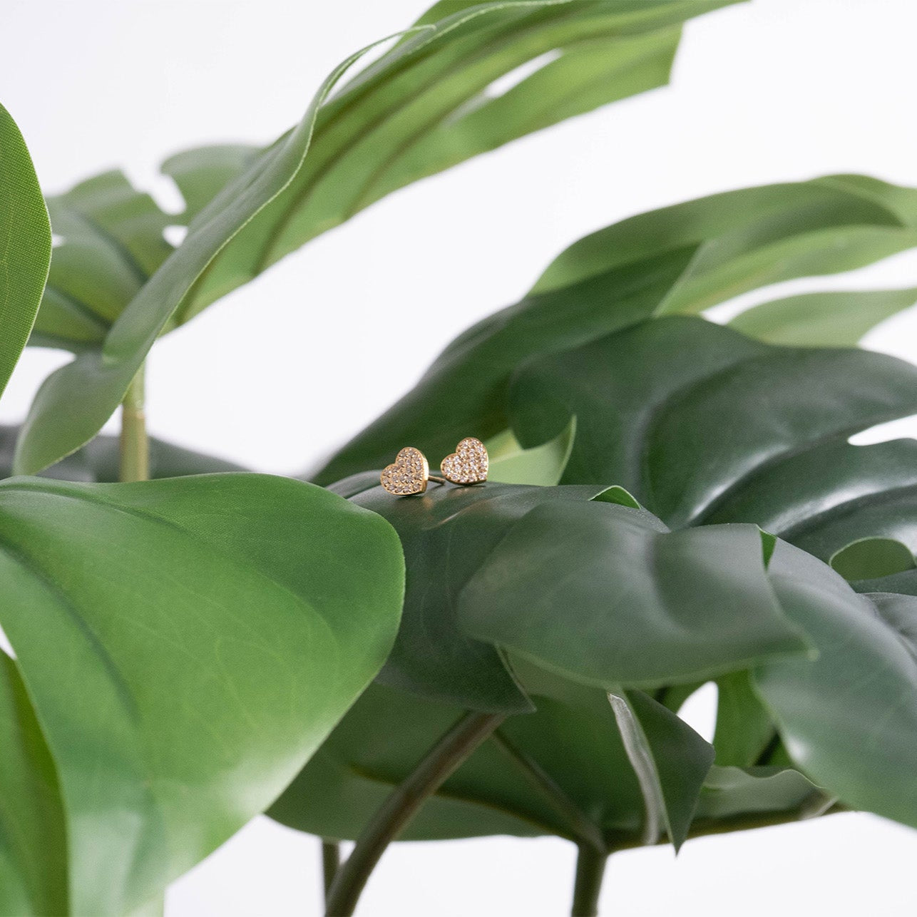 18K Gold PVD Stainless Steel Heart Stud Pave Stones Earrings / ERJ0079、mySite、dreamappss