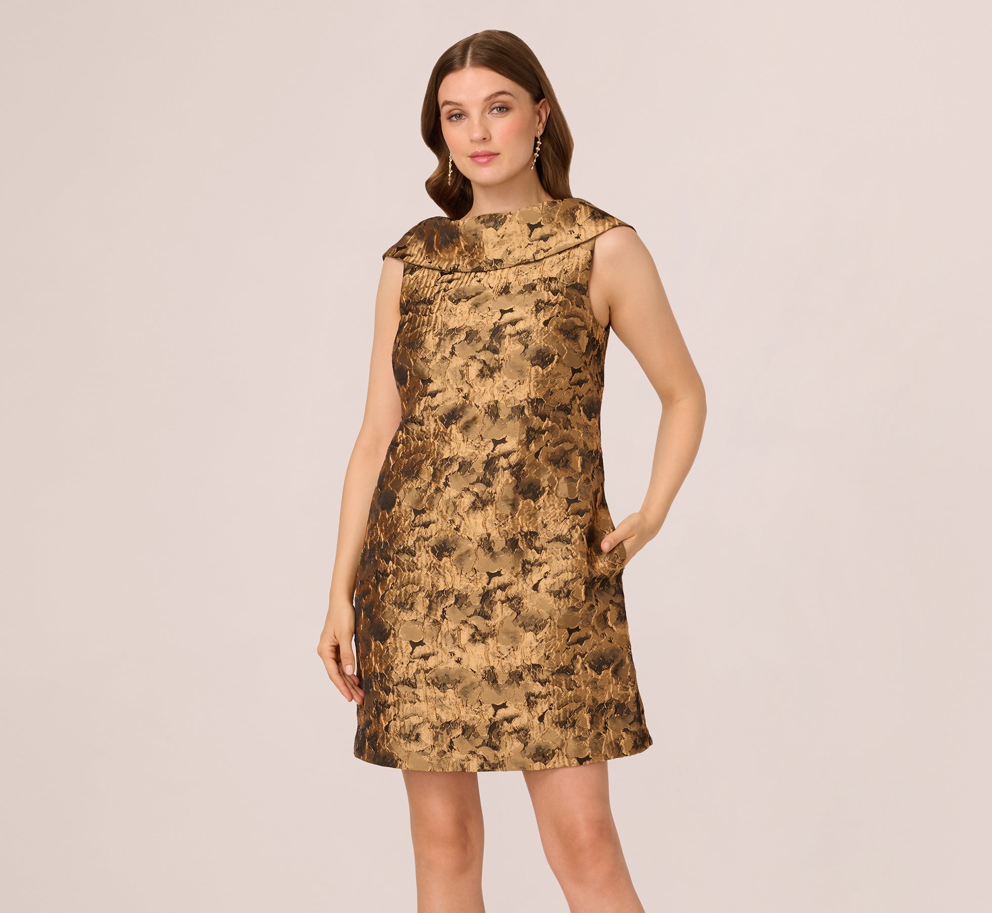 Sleeveless Jacquard Roll Collar Shift Dress In Gold Black、mySite、solidvoid