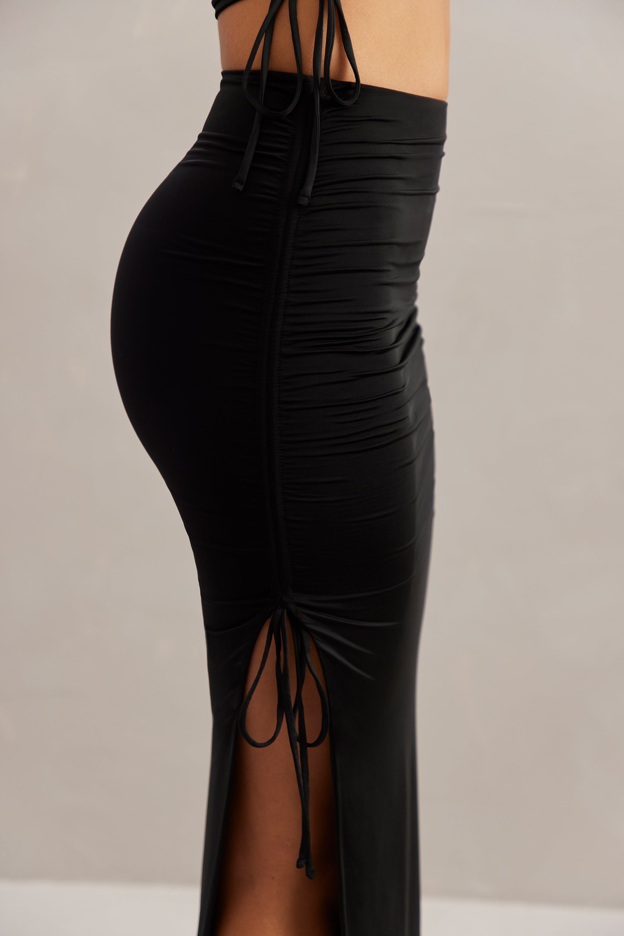 Mid Rise Midi Skirt in Black、mySite、solidvoid