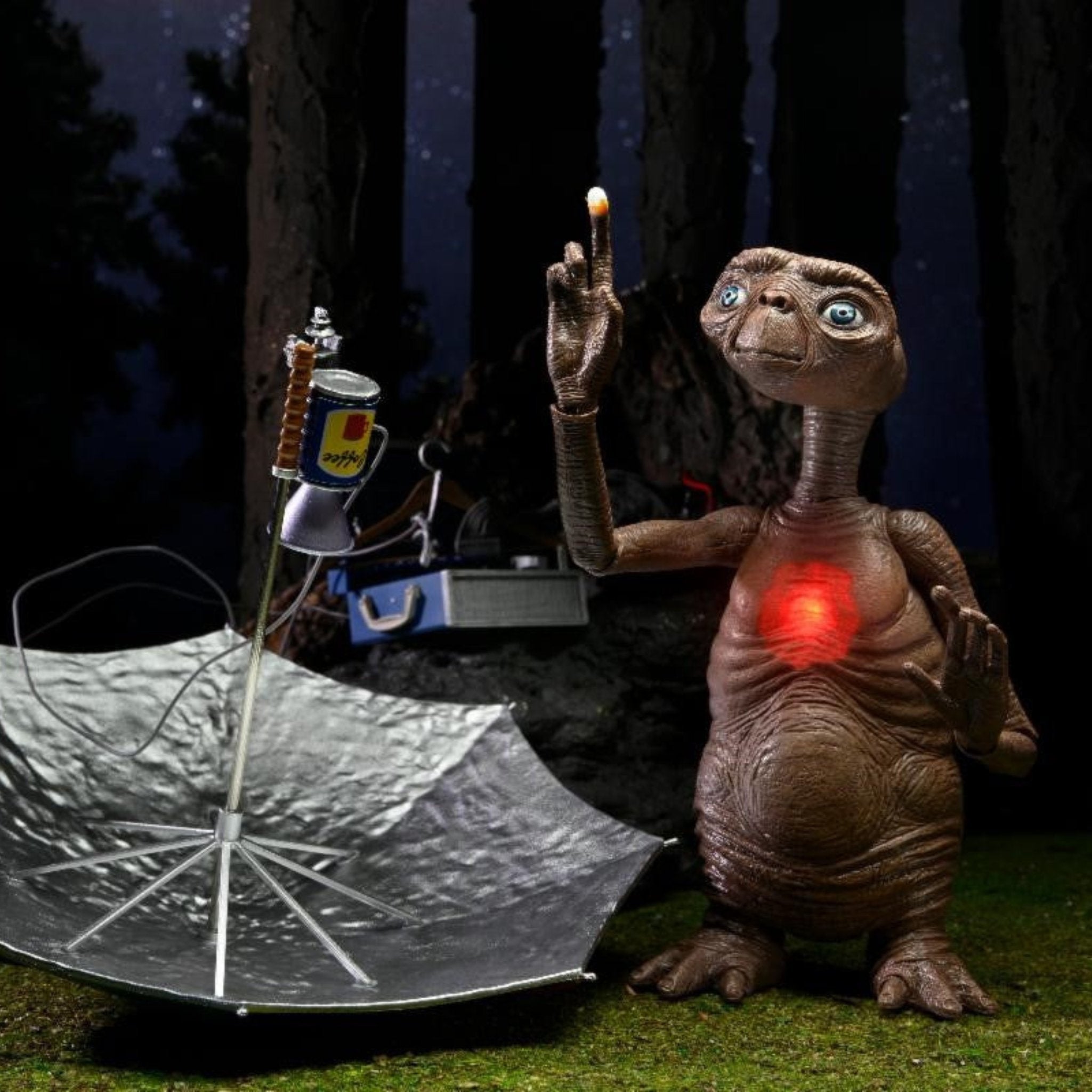 NECA 40th Anniversary Ultimate Deluxe E.T. with LED Light-up Chest、mySite、hgirdovlk