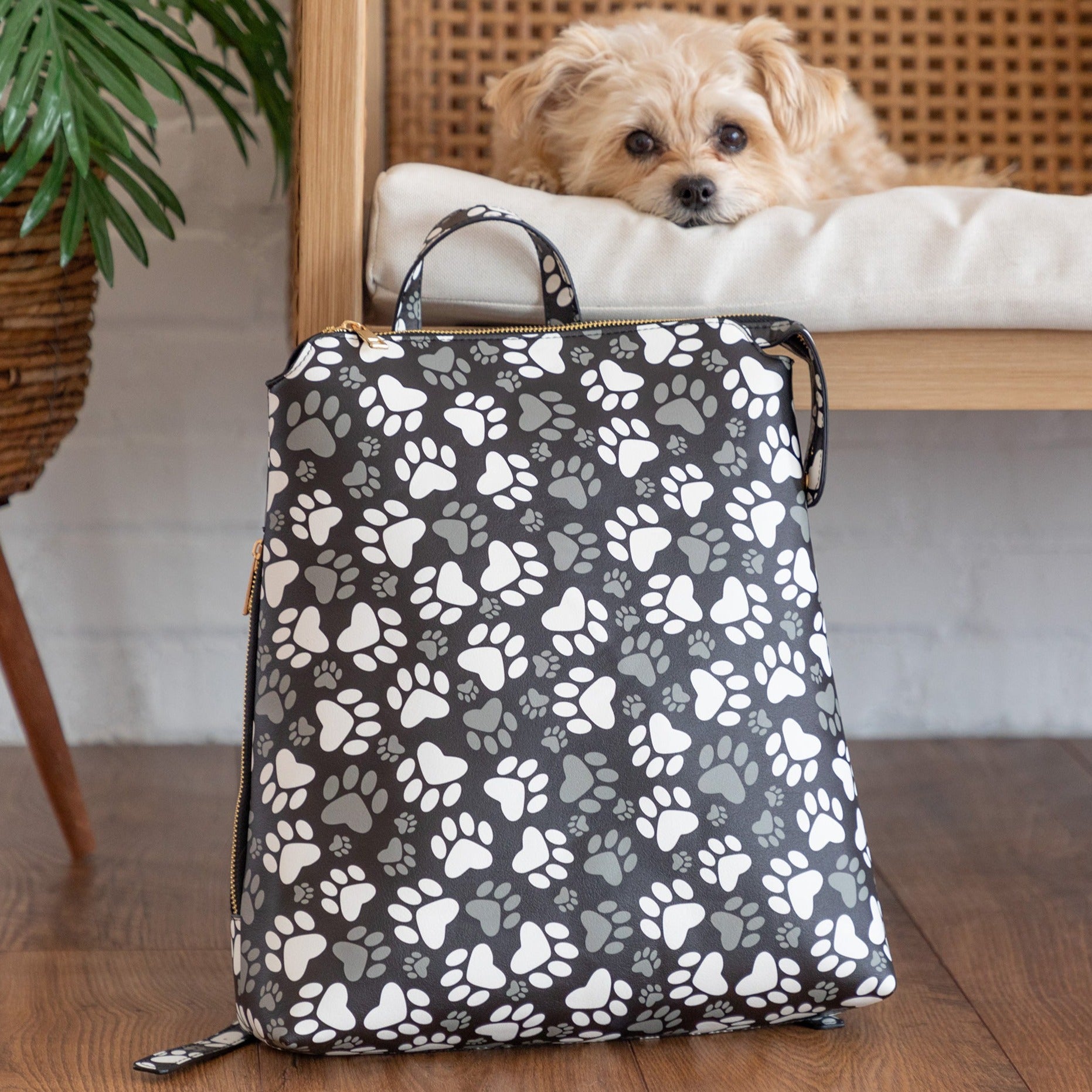 Paw Prints Galore Backpack、mySite、camillekostekn