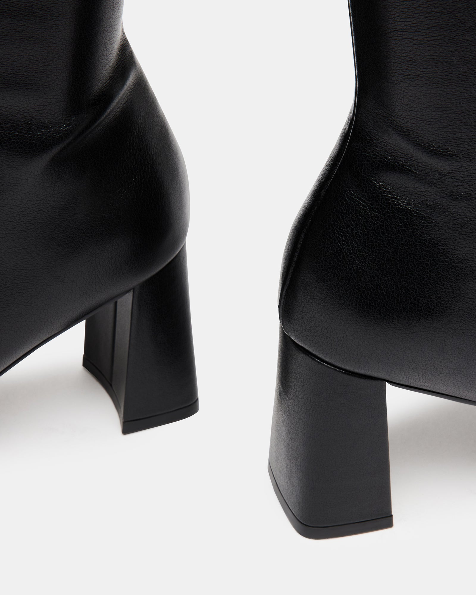 HOLLY BLACK - SM REBOOTED、mySite、gtrtttuynbv