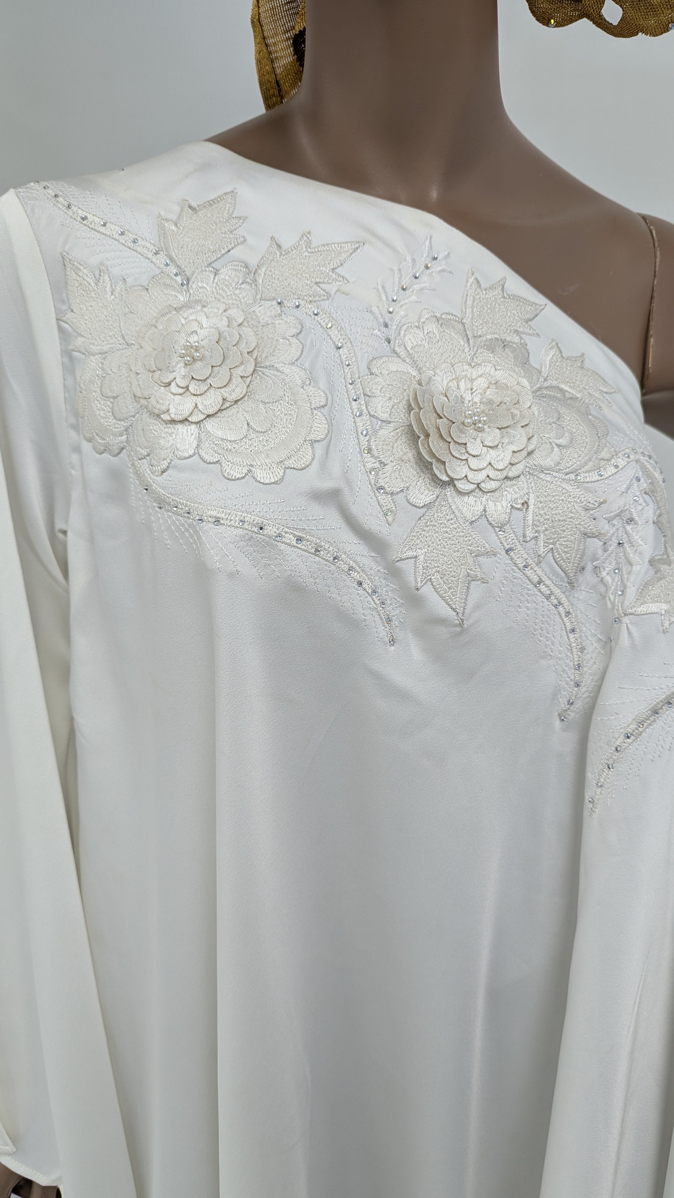 Dupsie's Paisha Embroidered Ivory High-Low Mono Sleeve Cape-Sleeve Satin Dress DPIVSD、mySite、solidvoid