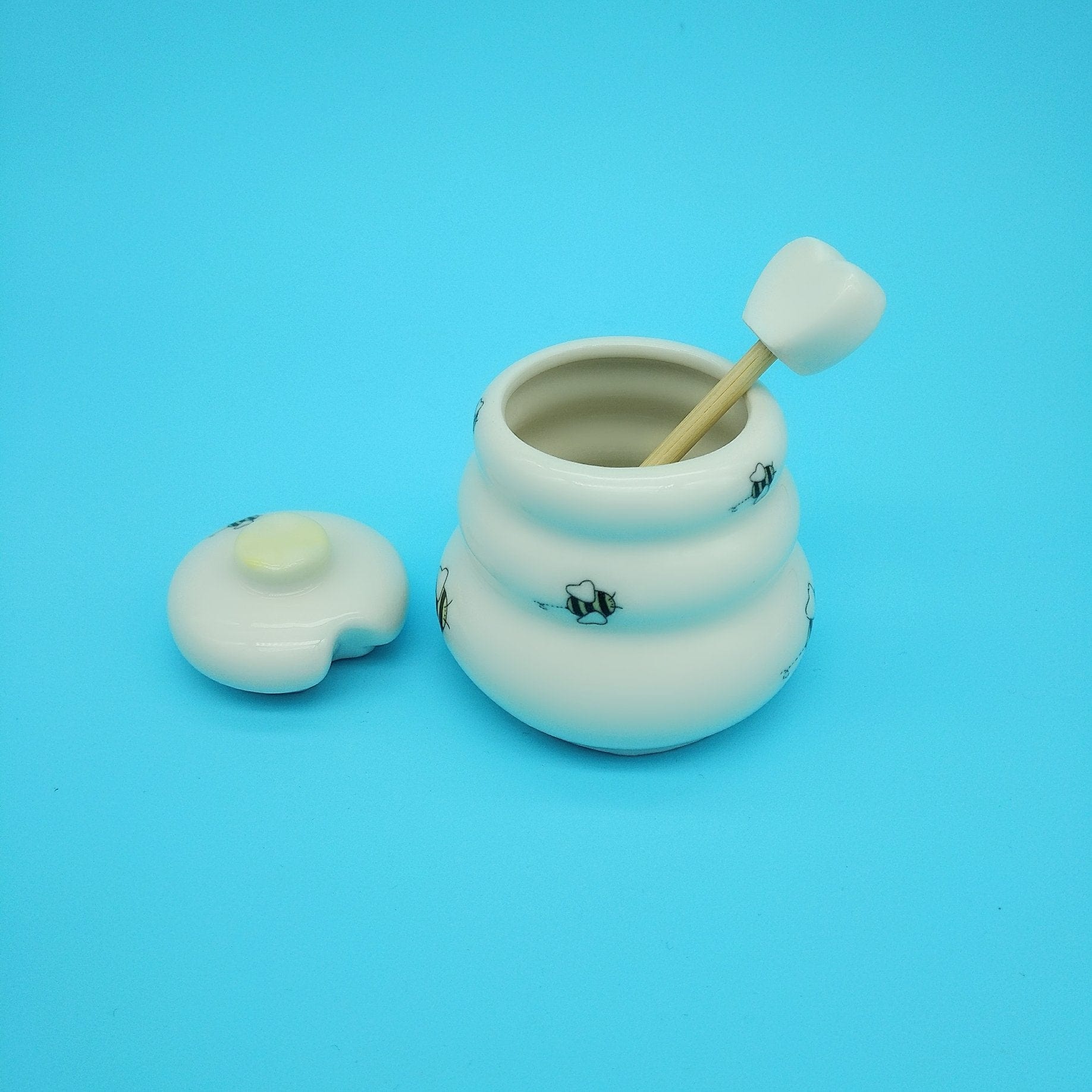 Honey Bee Salt and Pepper Shakers and Honey Pot--TOO cute! *、mySite、g9winljtr