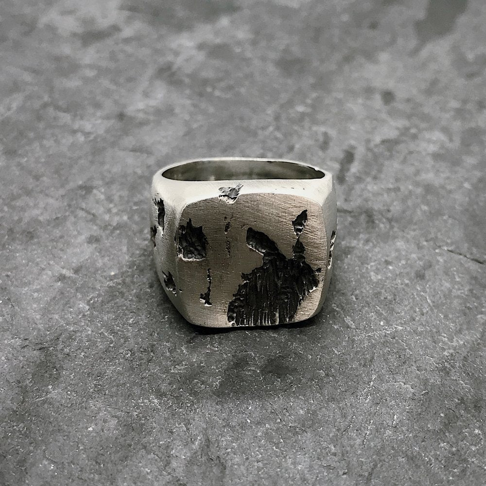  Broadway Signet in Oxidized Silver、mySite、merchandisen