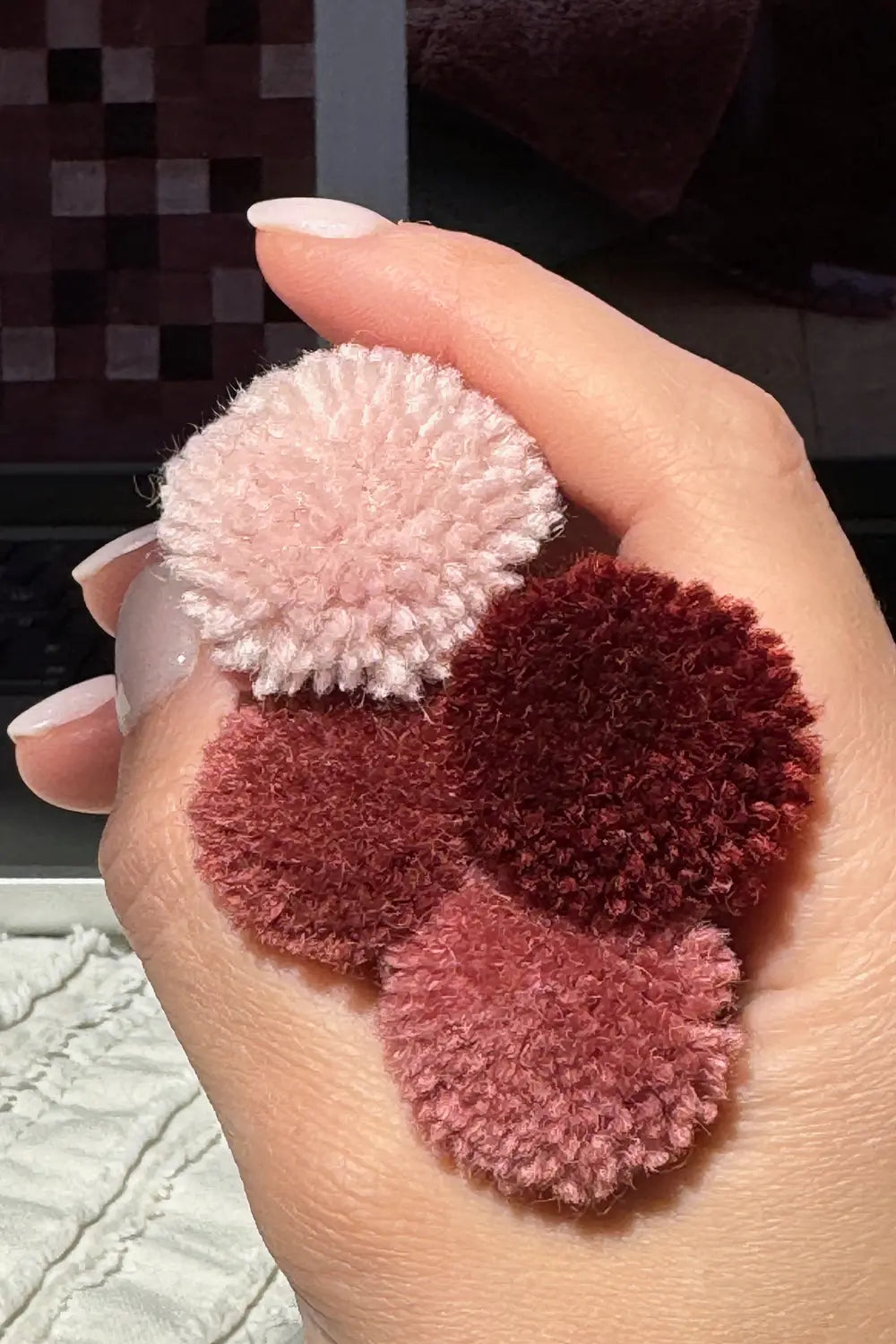 Burgundy Checkered Hand Tufted Wool Rug、mySite、gigharbornorthrealestate