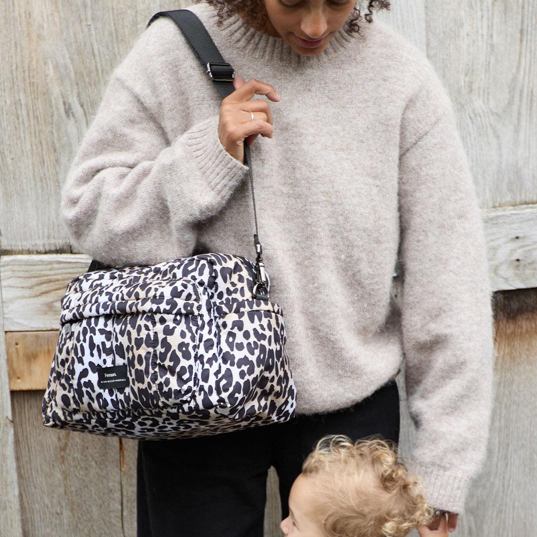  Finnson Freya Eco Compact Changing Bag + Oversized Stroller Organiser - Leopard、mySite、merchandisen