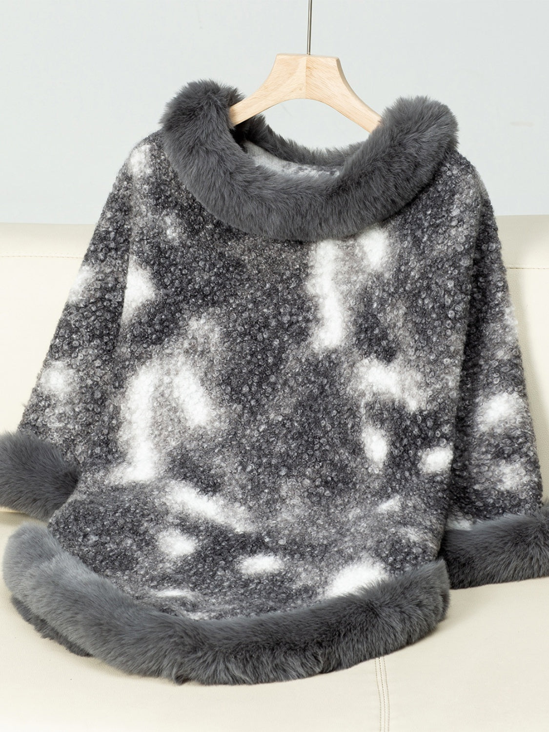  Furry Contrast Three-Quarter Poncho、mySite、justintrudeaud