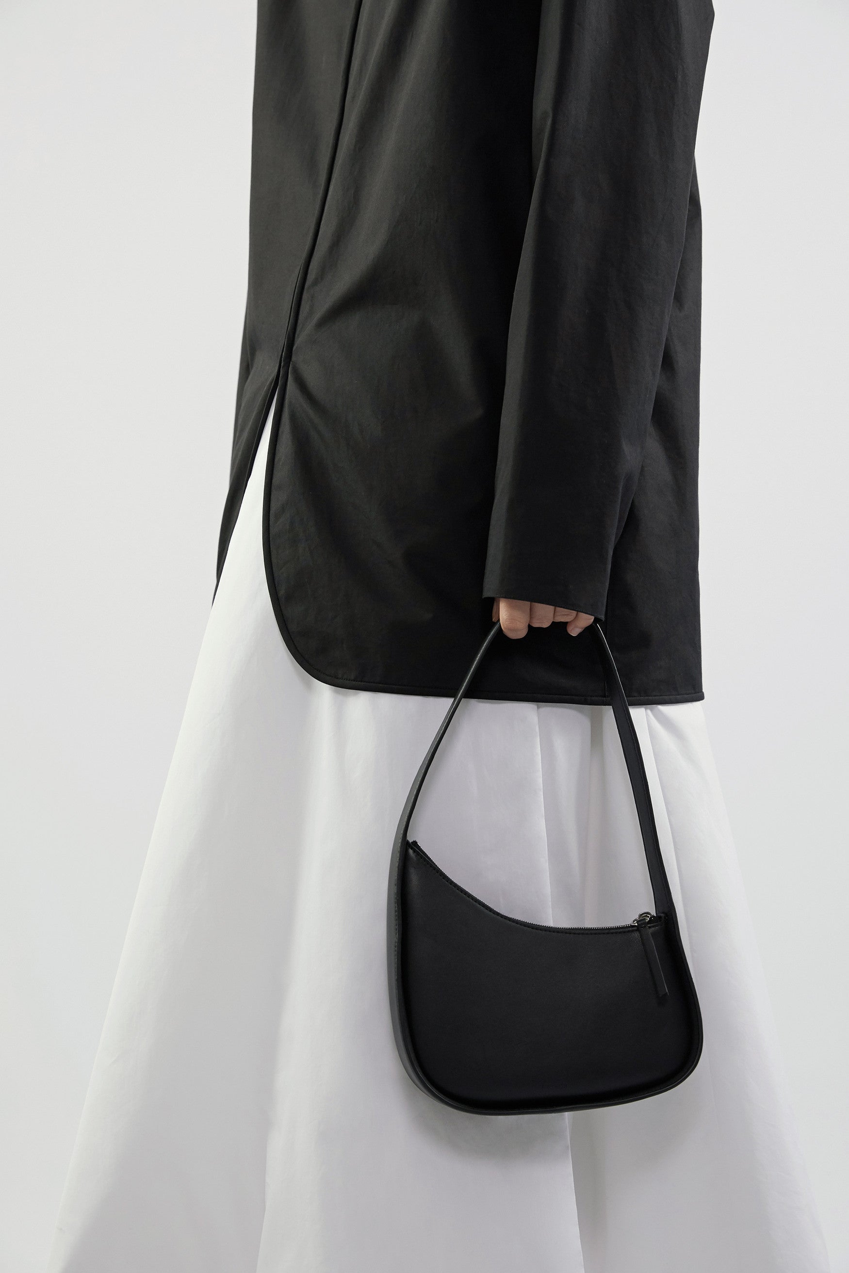 Half Moon Bag in Leather、mySite、aoinhome