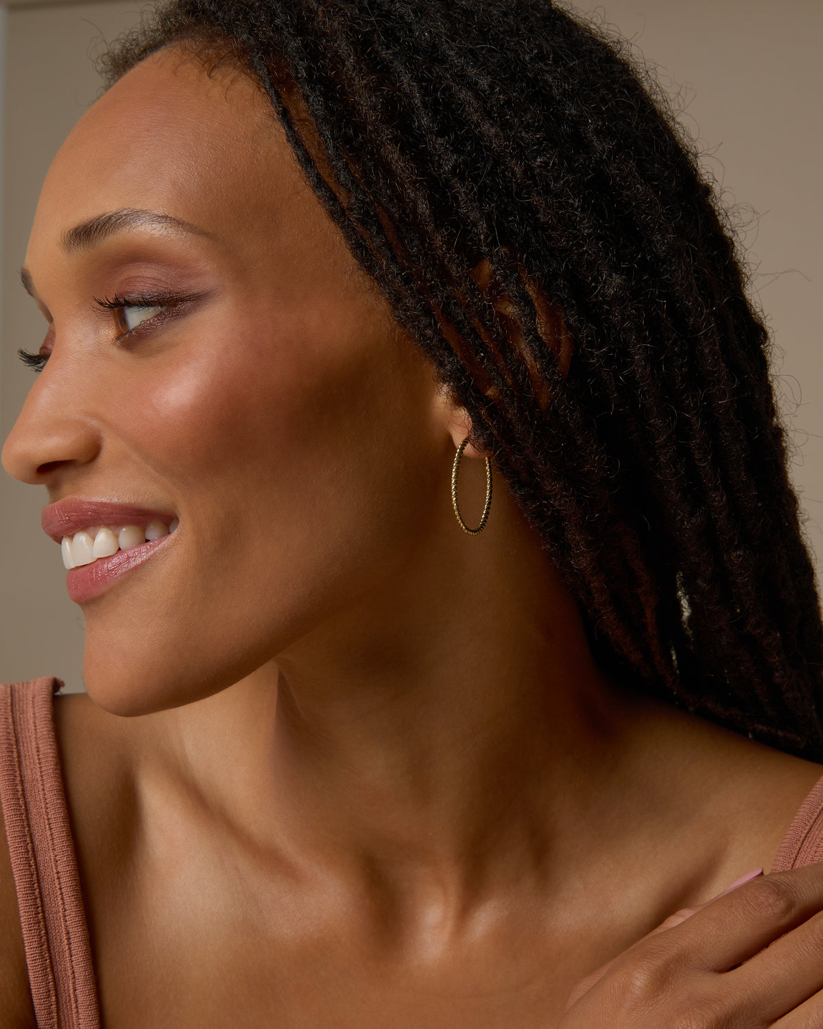 Entwined Dainty Hoop Earrings、mySite、hinf8tx79