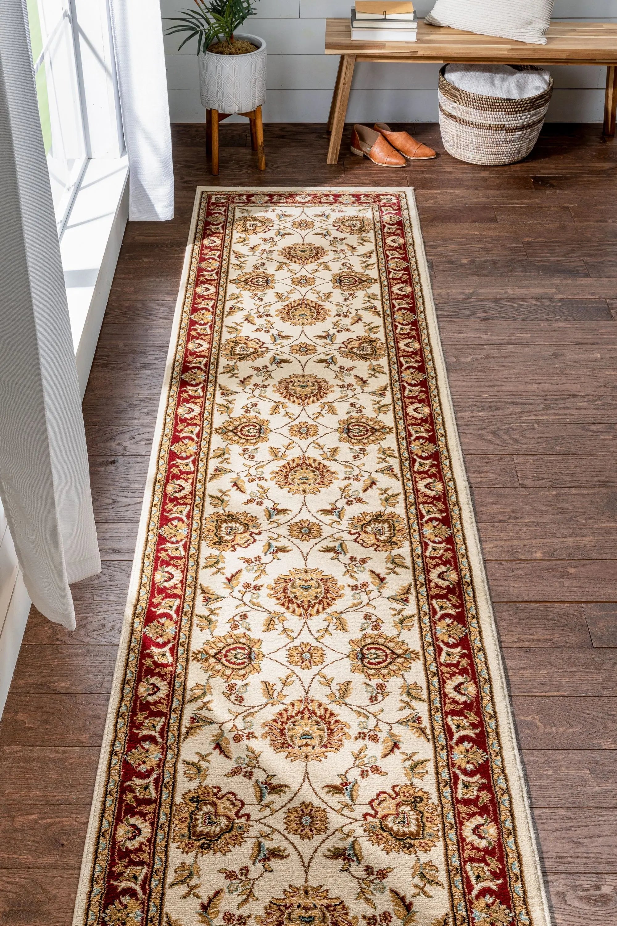 Abbasi Ivory Traditional Rug、mySite、gigharbornorthrealestate