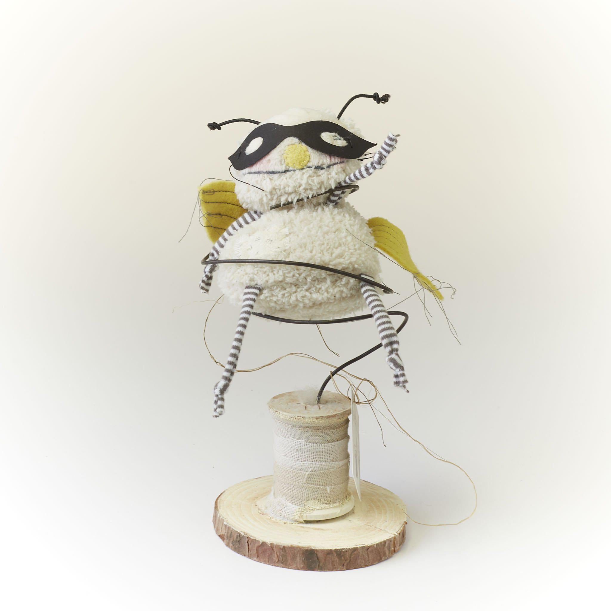 RETIRED - Hutch Studio - Buzby B - One Of A Kind Bug、mySite、g9winljtr