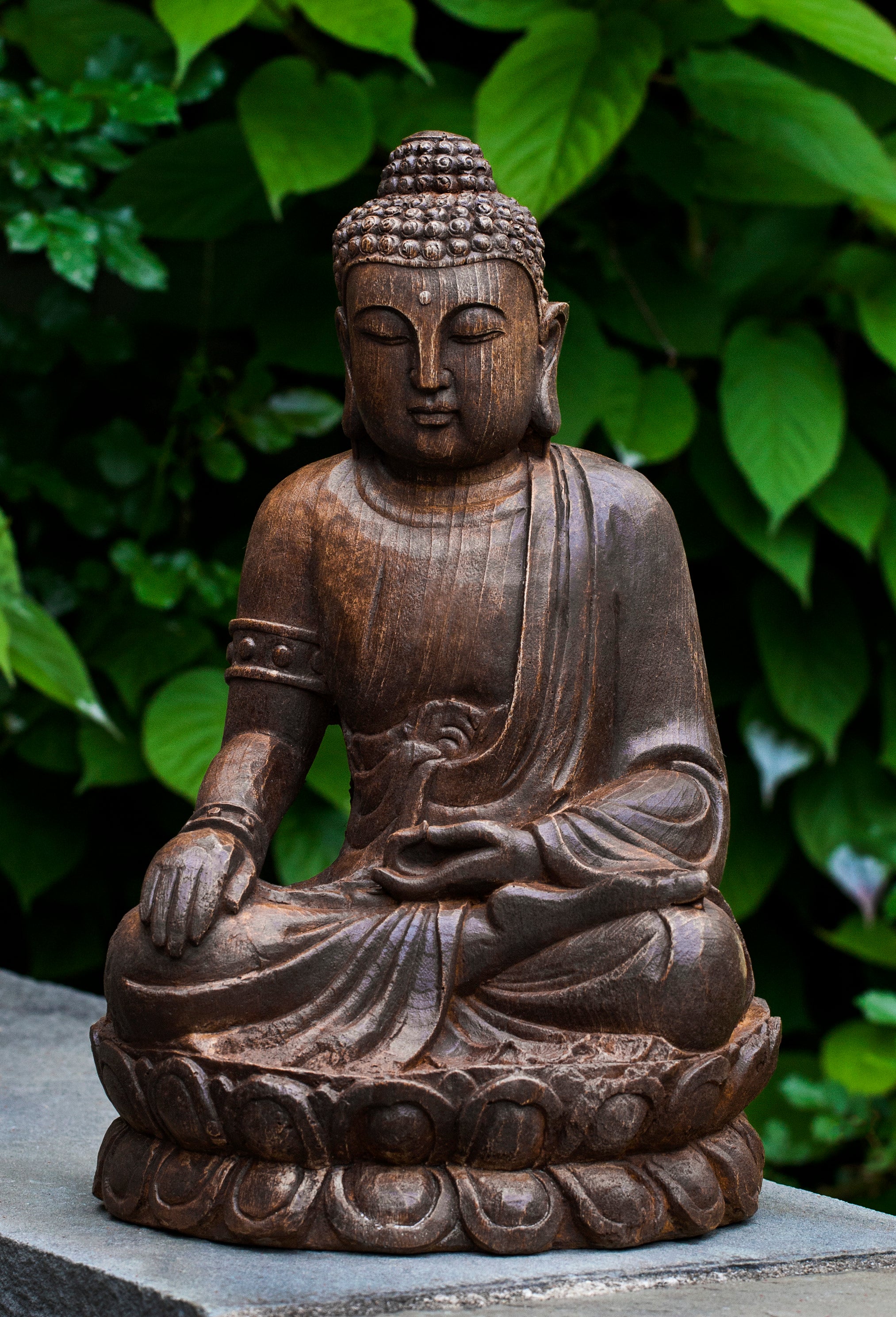 Antique Buddha on Lotus Throne Statue、mySite、topwebapps
