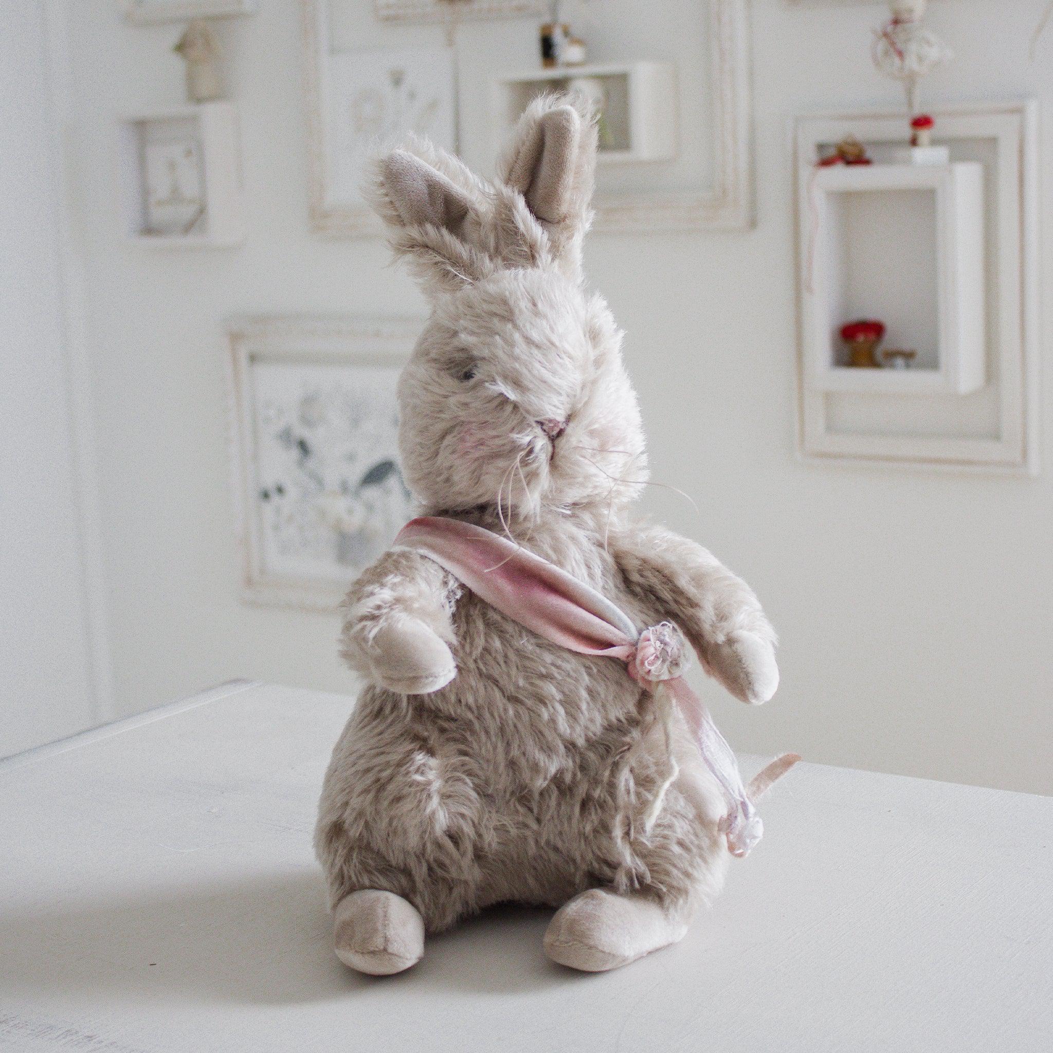 RETIRED - Hutch Studio Original - Hippity Hare - Hand-Crafted Mohair Bunny、mySite、g9winljtr