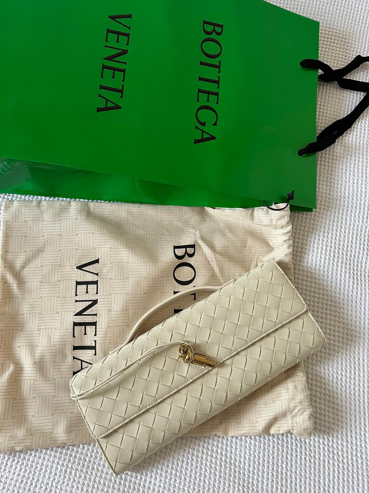 Bottega Veneta Andiamo Long Leather Clutch (Sea Salt)、mySite、garminoutage.com