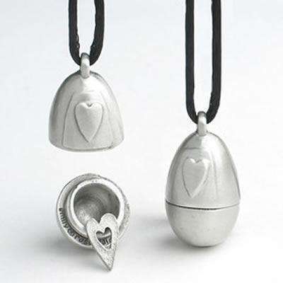 Emily Rosenfeld Pewter Heart Egg Pendant、mySite、topwebapps