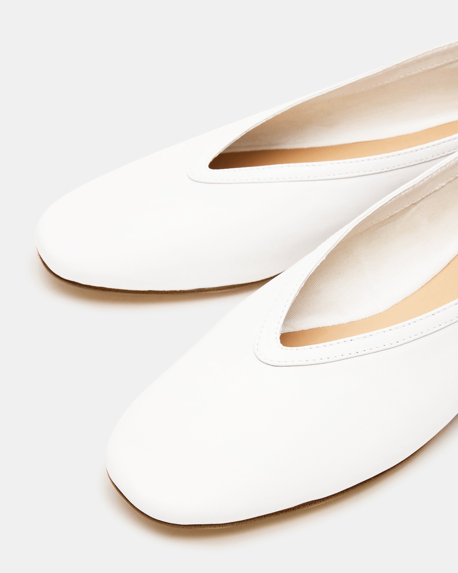 LENI WHITE LEATHER、mySite、gtrtttuynbv