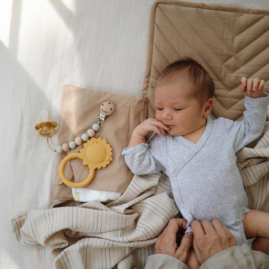  Mushie Teether - Lion - Soft Yellow、mySite、merchandisen