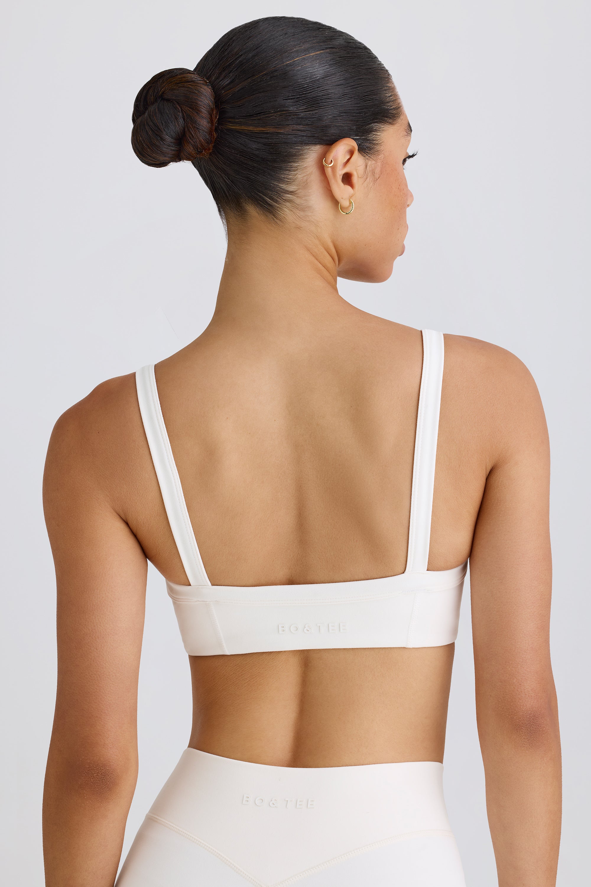 Soft Active Contrast-Trim Sports Bra in White、mySite、solidvoid