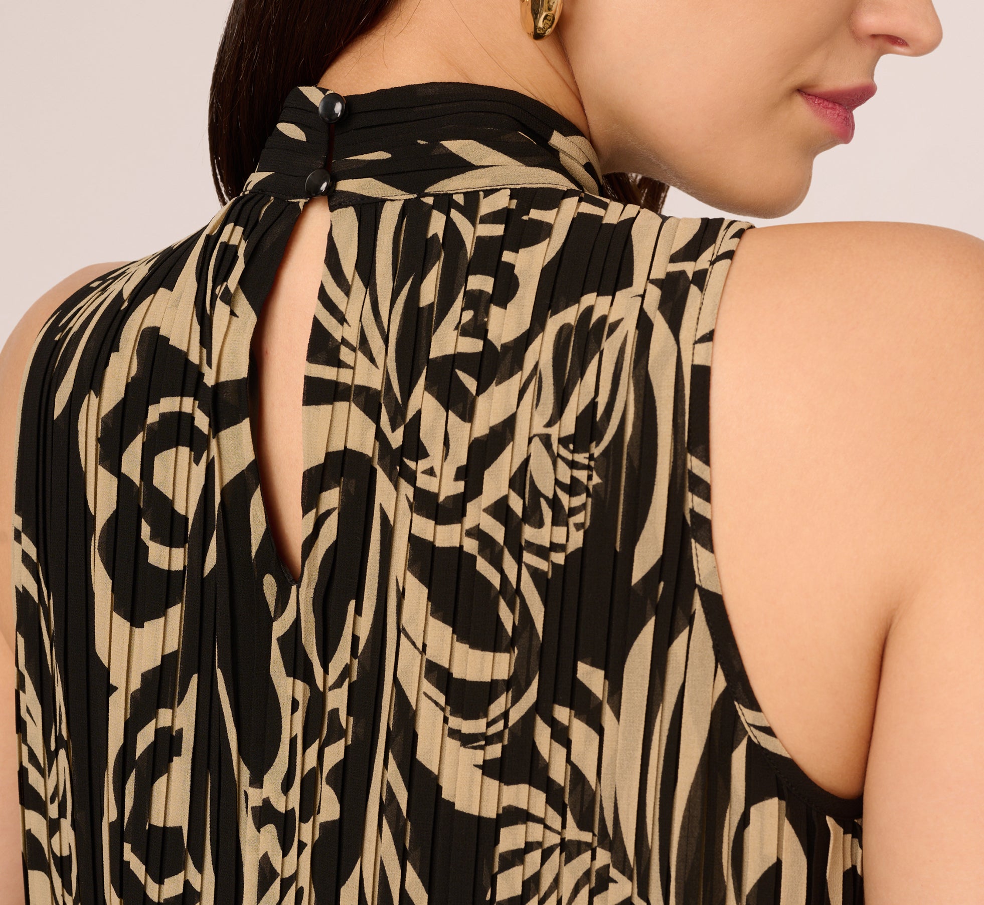 Pleated Floral Halter Top In Black Ornate Floral、mySite、solidvoid