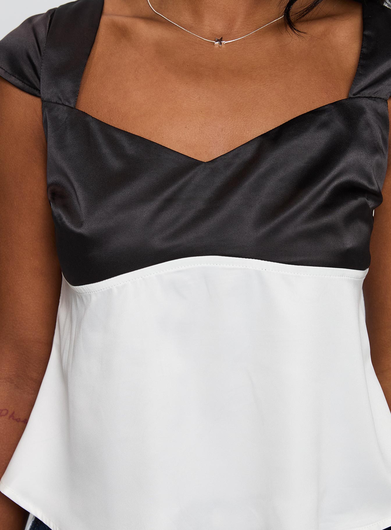 Think About It Cap Sleeve Top Black / White、mySite、solidvoid