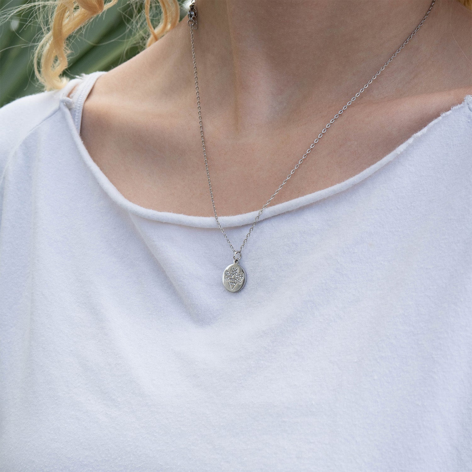 18K Gold PVD Stainless Steel Stone Bee Pendant Necklace / CHN0086、mySite、dreamappss