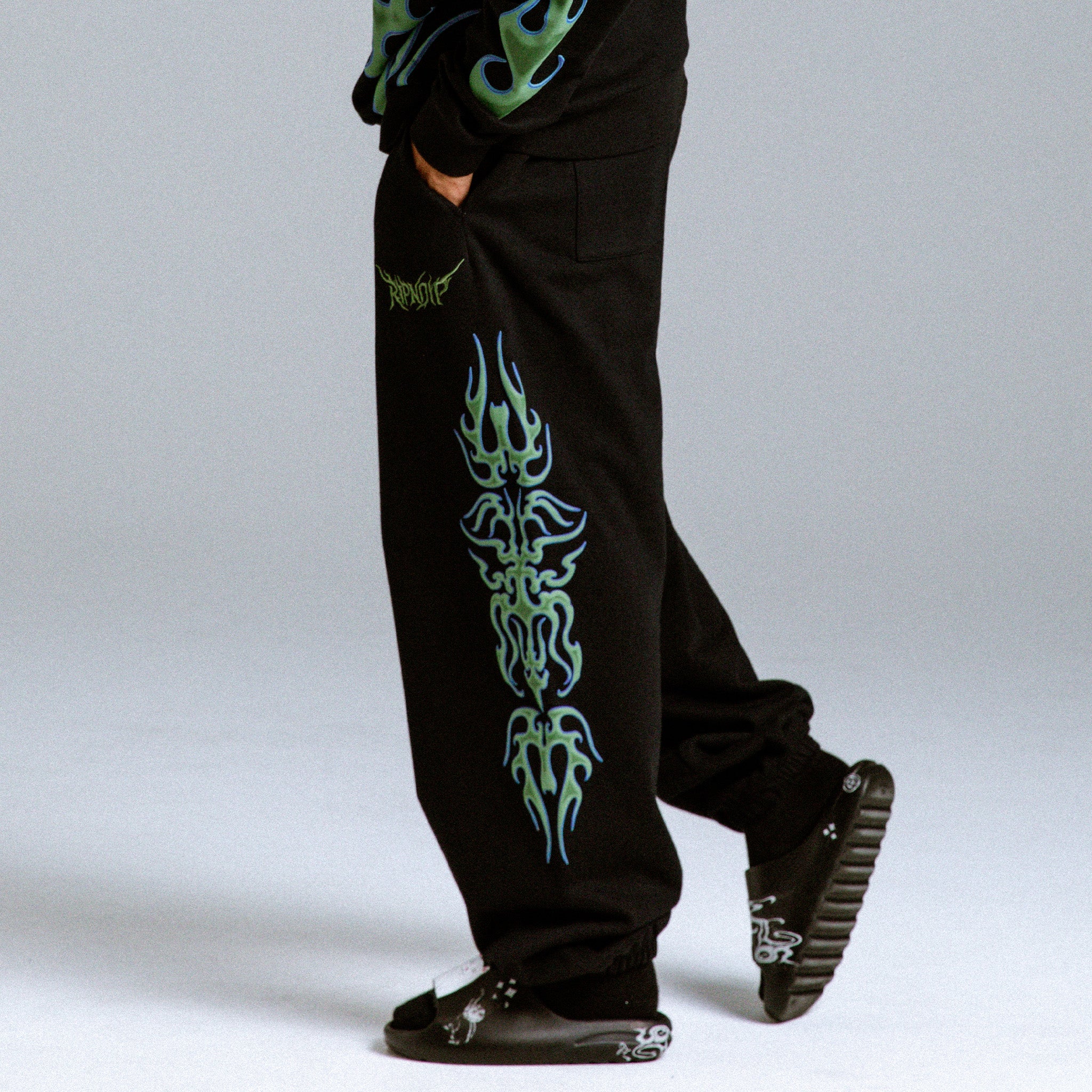  Volt Sweatpants (Black)、mySite、merchandisen