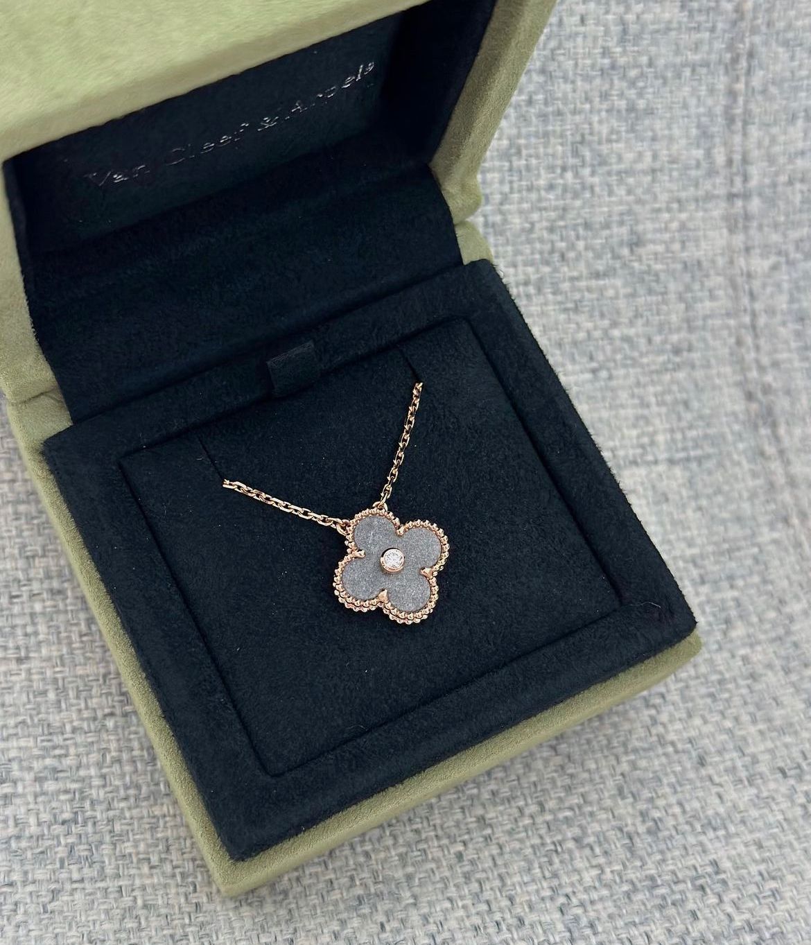 Van Cleef & Arpels Holiday 2023 Alhambra Silver Obsidian Rose Gold Pendant Necklace、mySite、garminoutage.com