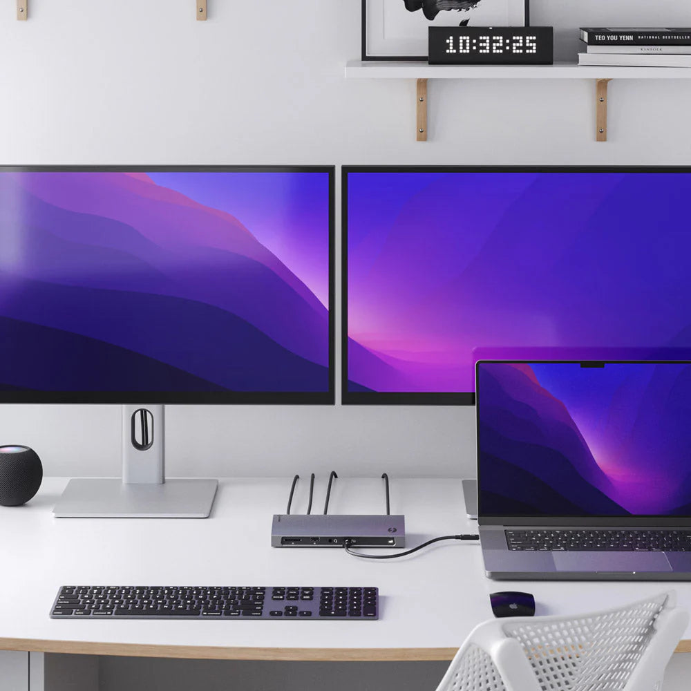 Clarity Max Pro 32 UHD 4K Monitor with USB-C Power Delivery and Webcam + Thunderbolt 4 BLAZE Docking Station、mySite、fannypackpong