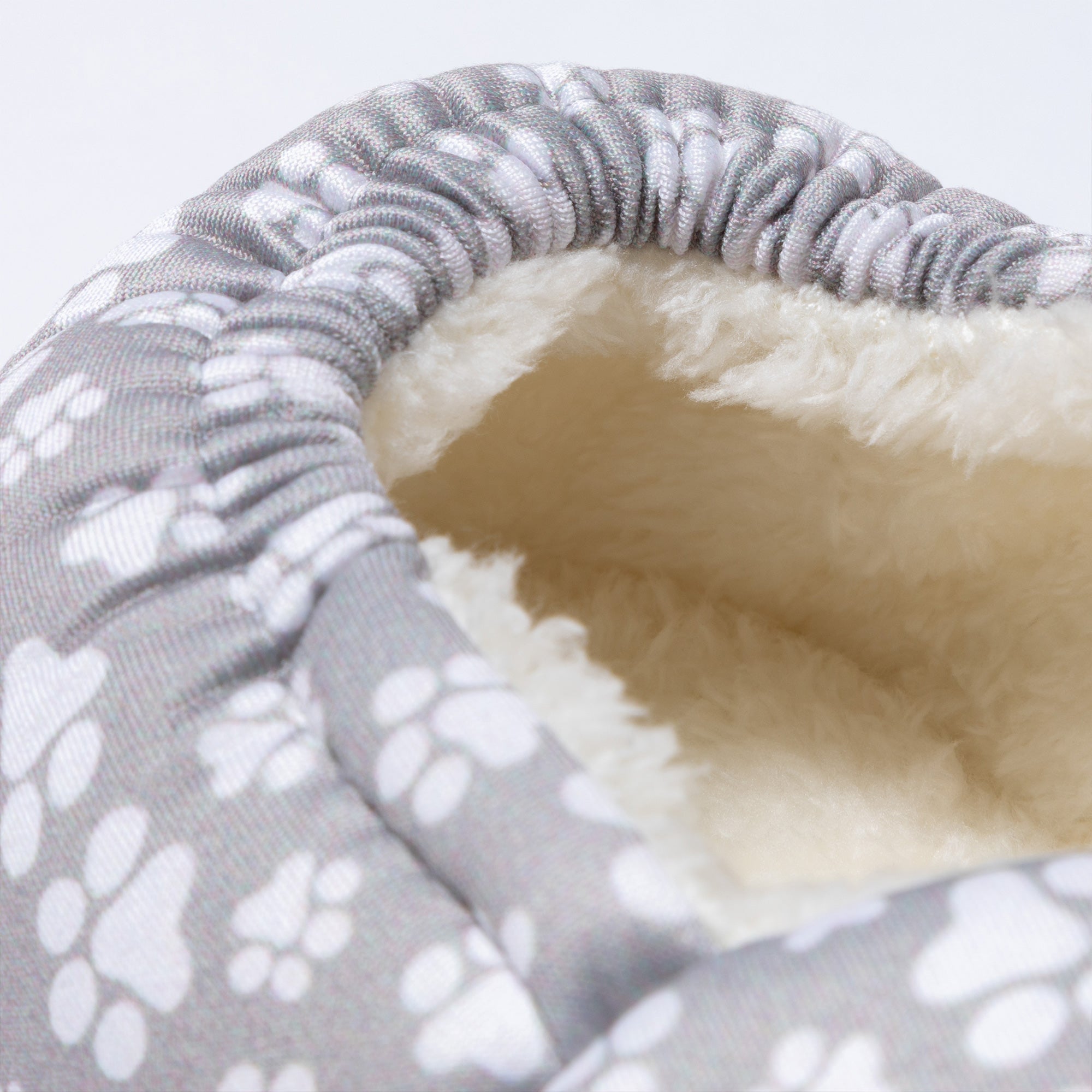 Paw Print Puffy Fleece-Lined Slippers with Toggle、mySite、camillekostekn
