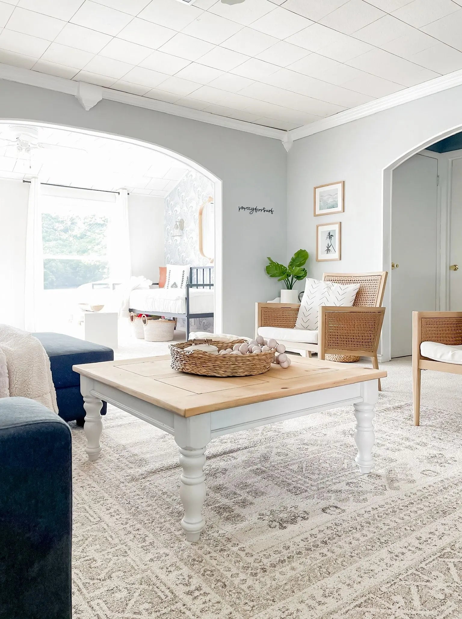 Carina Tribal Medallion Beige Kilim-Style Rug、mySite、gigharbornorthrealestate