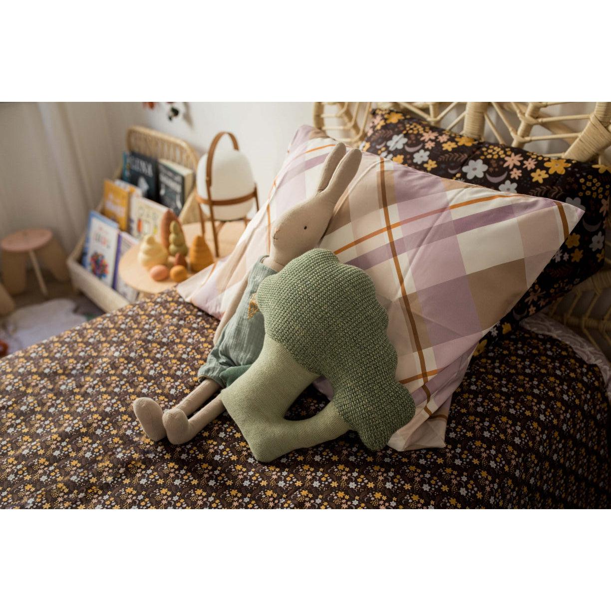Oli & Carol Brucy the Broccoli Knitted Cushion、mySite、gigharbornorthrealestate