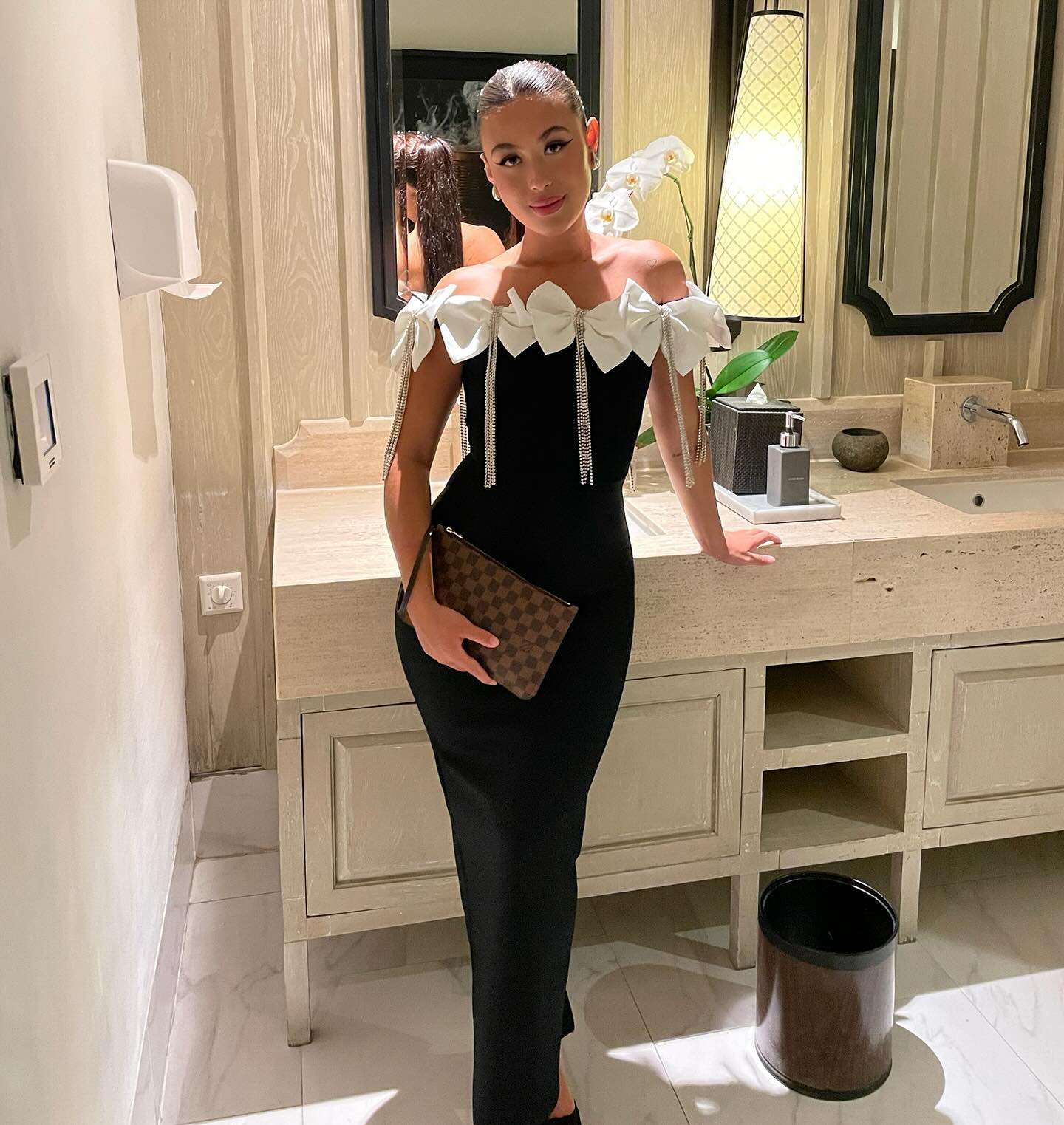 {product_title} - {shop_name}