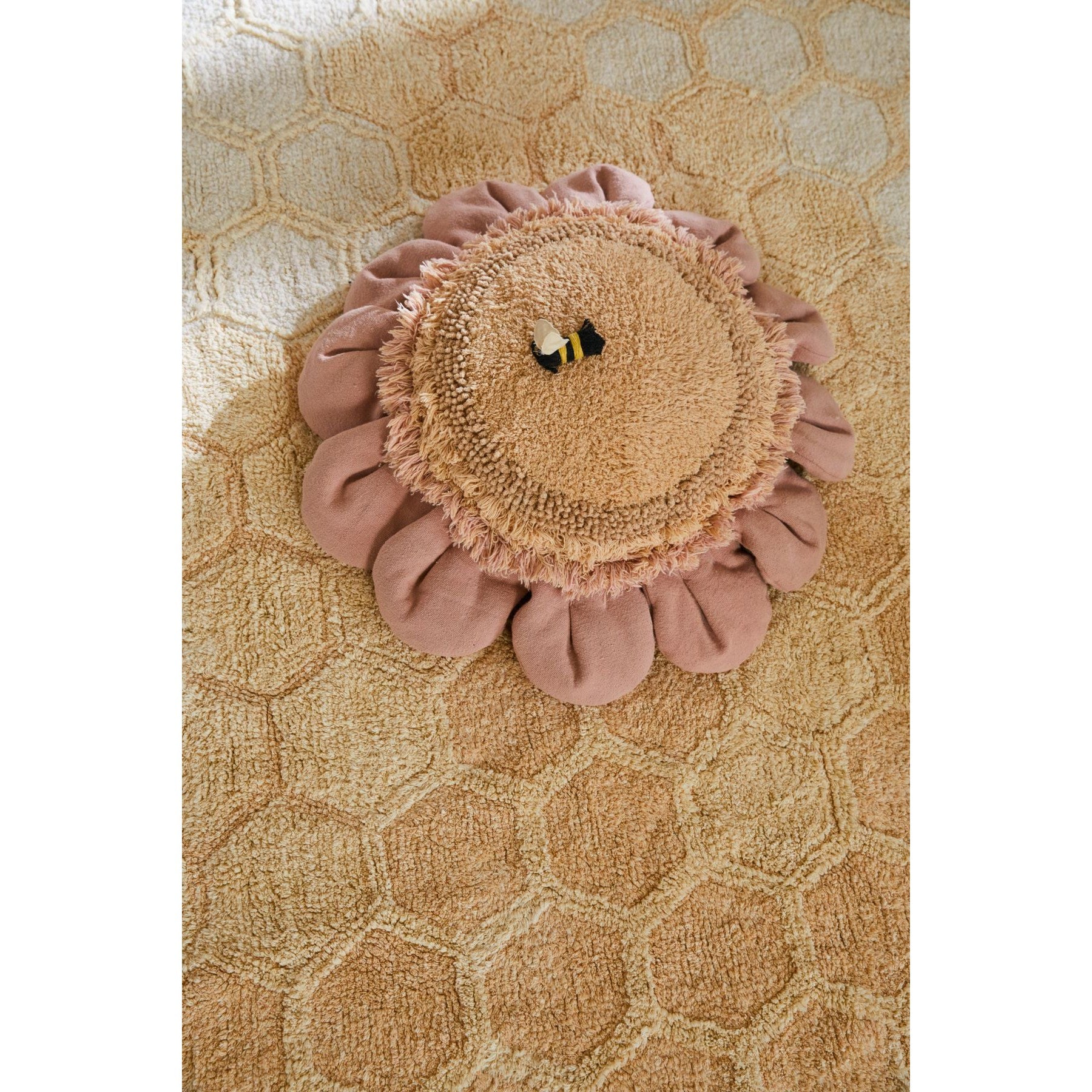 Planet Bee Pink Daisy Floor Cushion、mySite、gigharbornorthrealestate