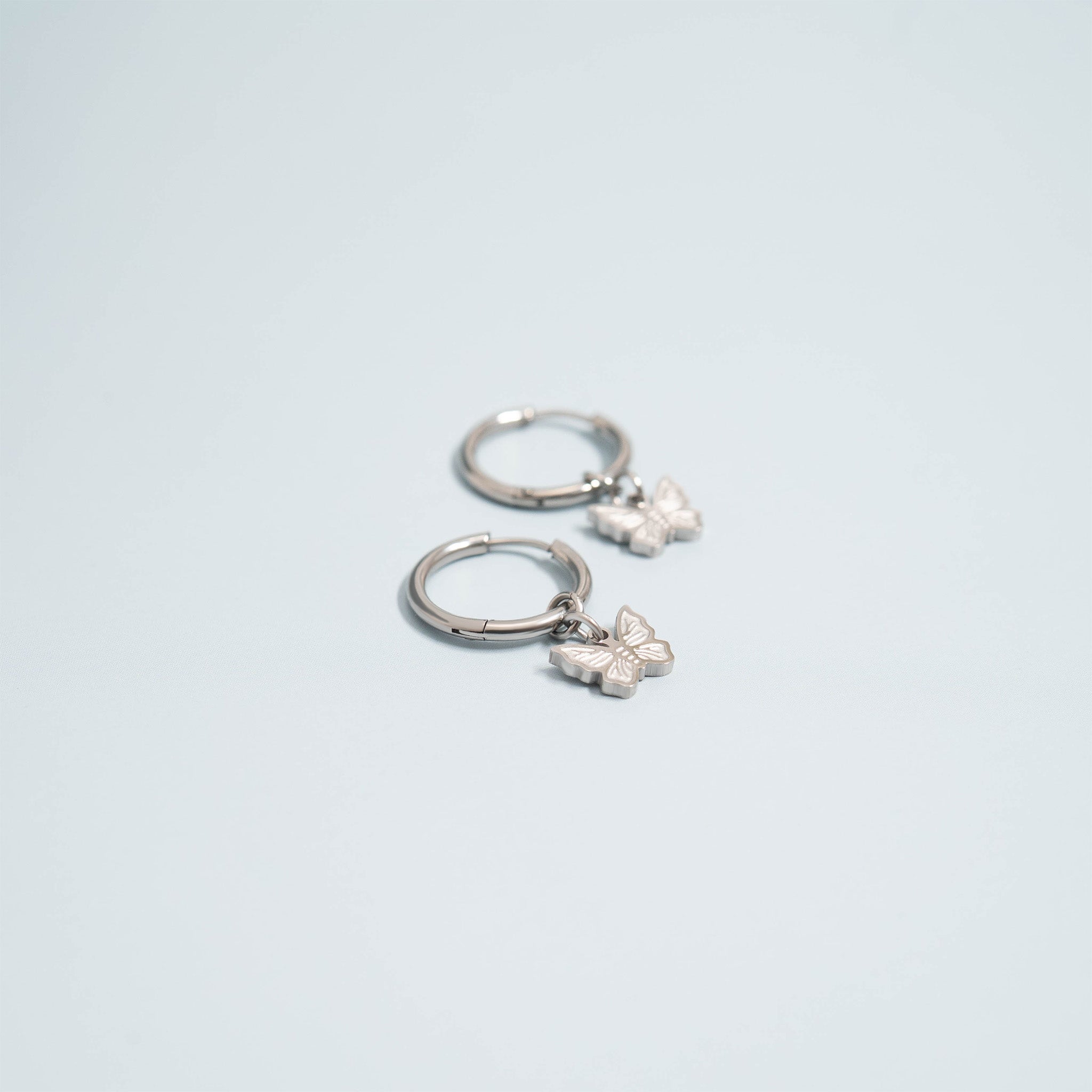 18K Gold PVD Stainless Steel Butterfly Huggie Earrings / ERJ0050、mySite、dreamappss