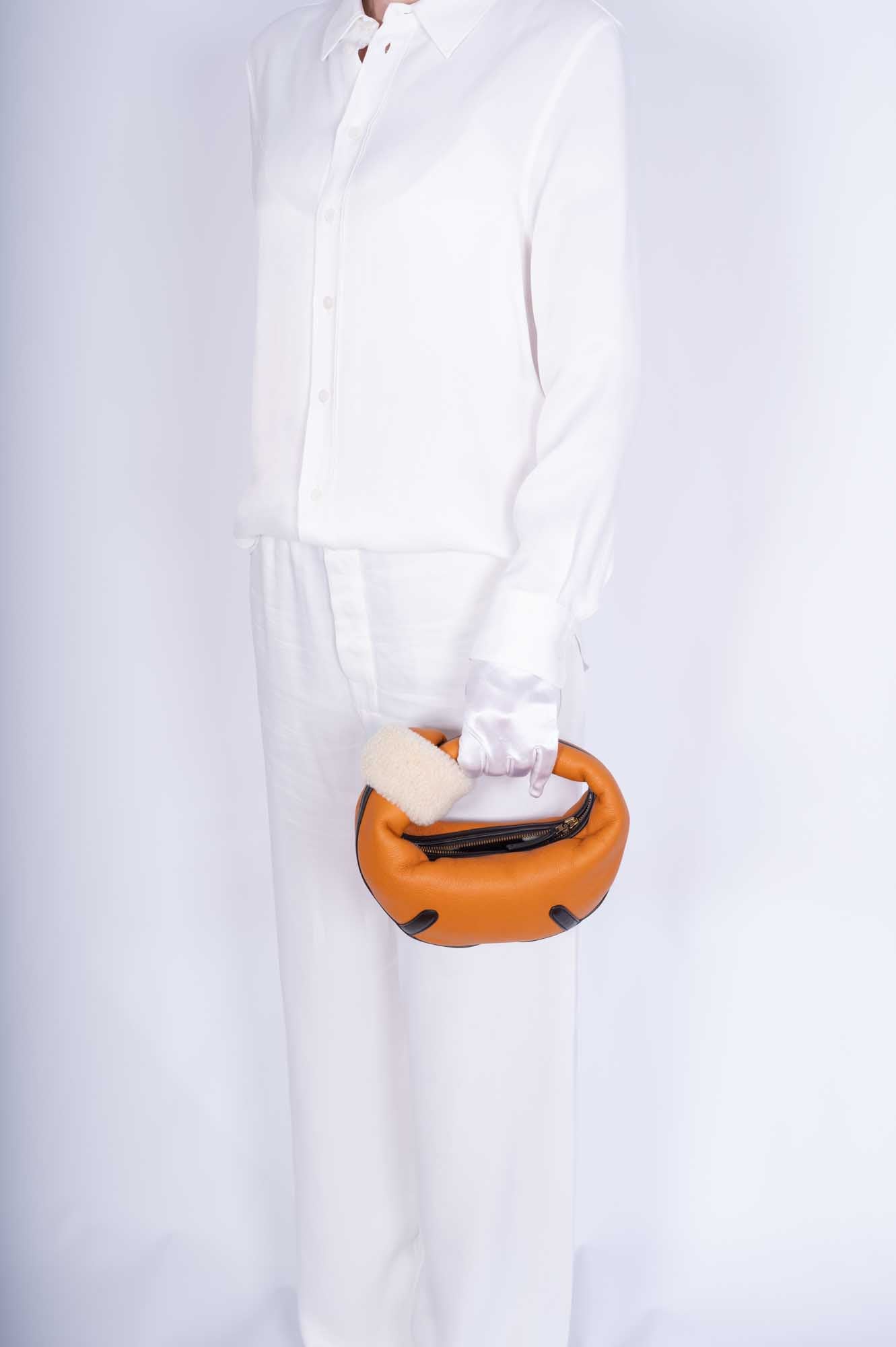 BOTTEGA VENETA Mini Jodie in Honey Calfskin Shearling Aviator、mySite、garminoutage.com