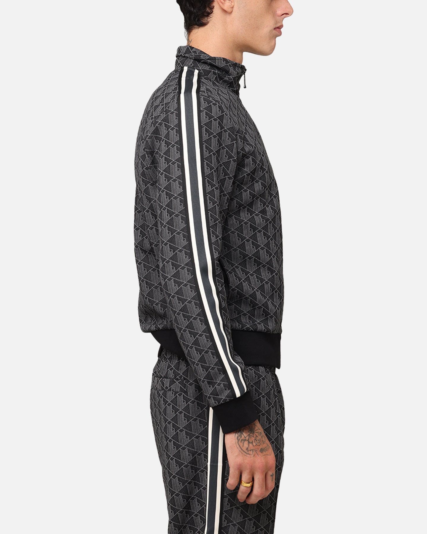 {product_title} - {shop_name}