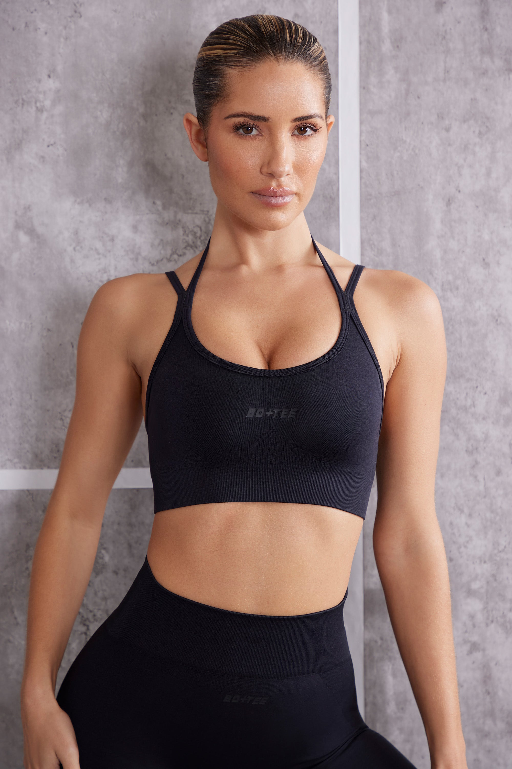 Scoop Neck Sports Bra in Jet Black、mySite、solidvoid