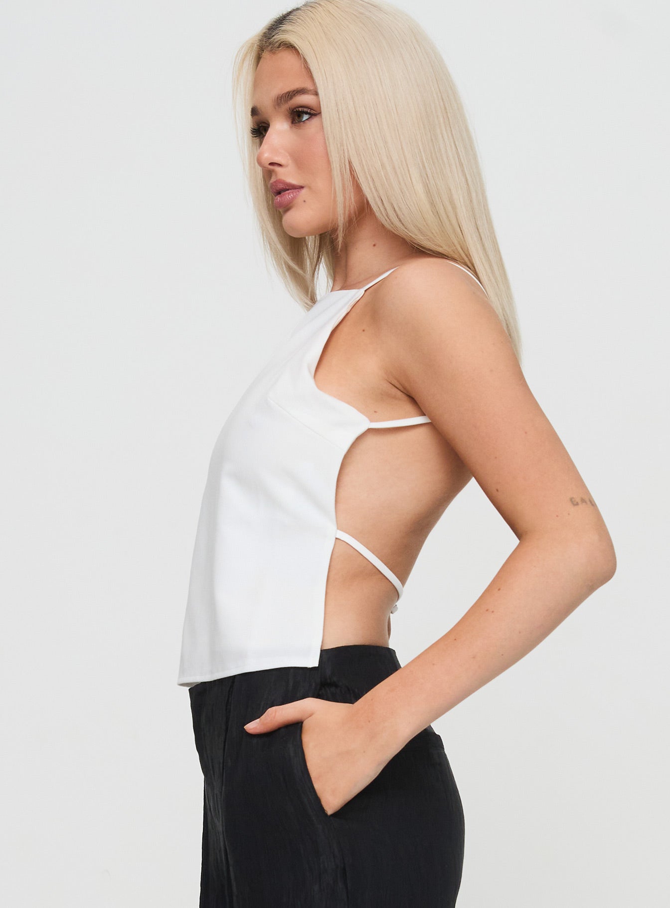 Boy Is Mine Backless Top White、mySite、solidvoid