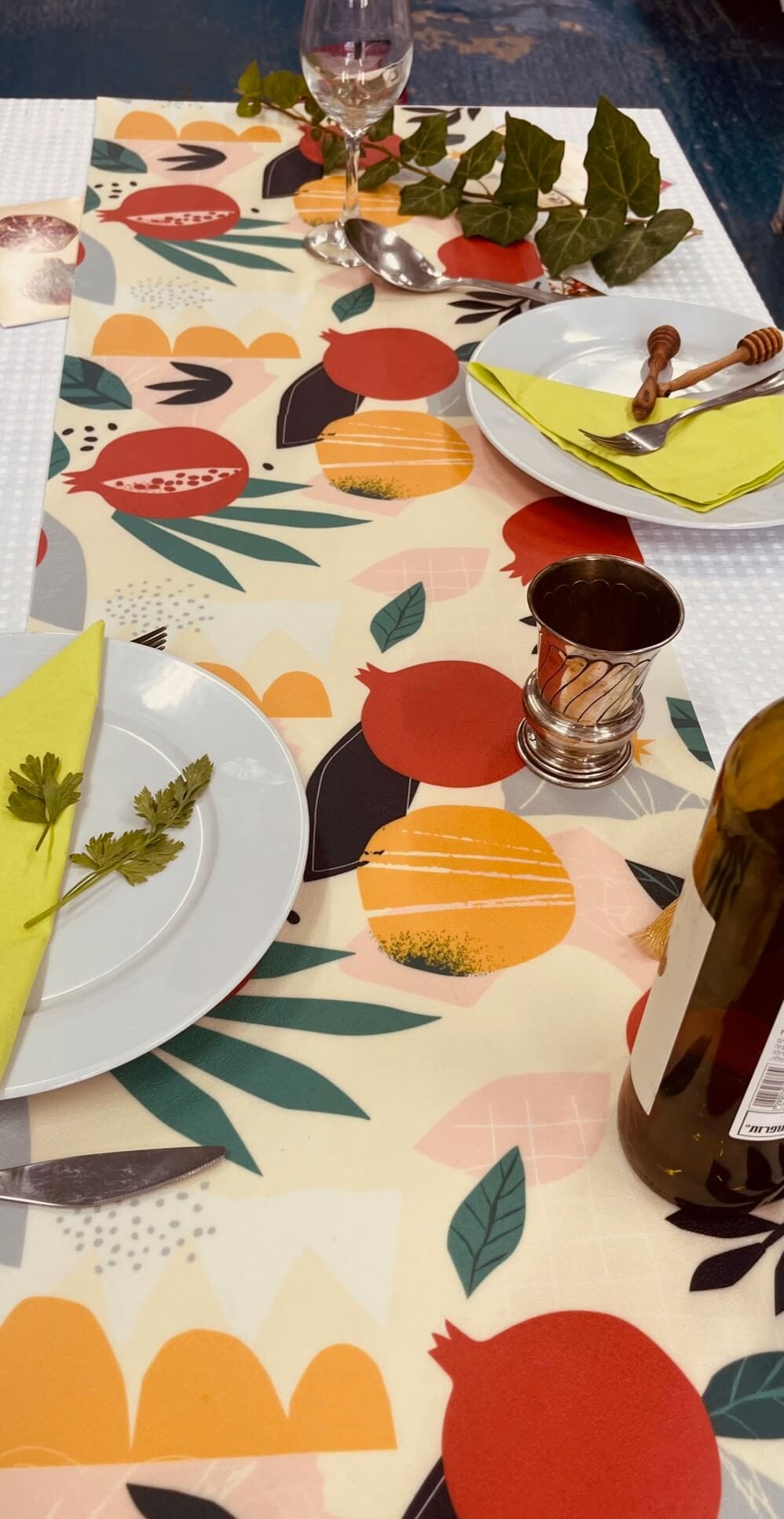 Whimsical Pomegranates Vinyl Table Runner、mySite、topwebapps