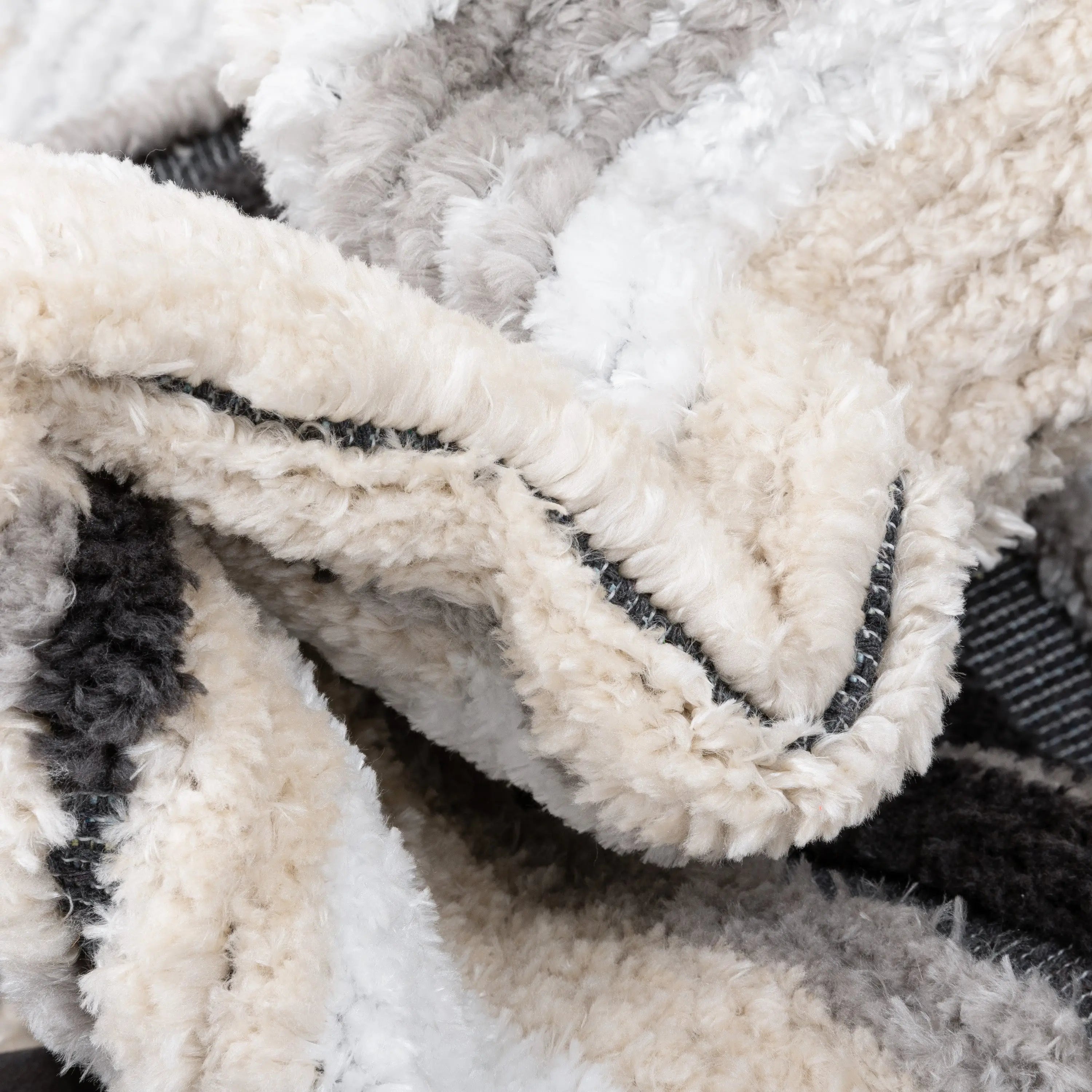 Una Moroccan Diamond Medallion Pattern Grey High-Low Textured Pile Rug、mySite、gigharbornorthrealestate