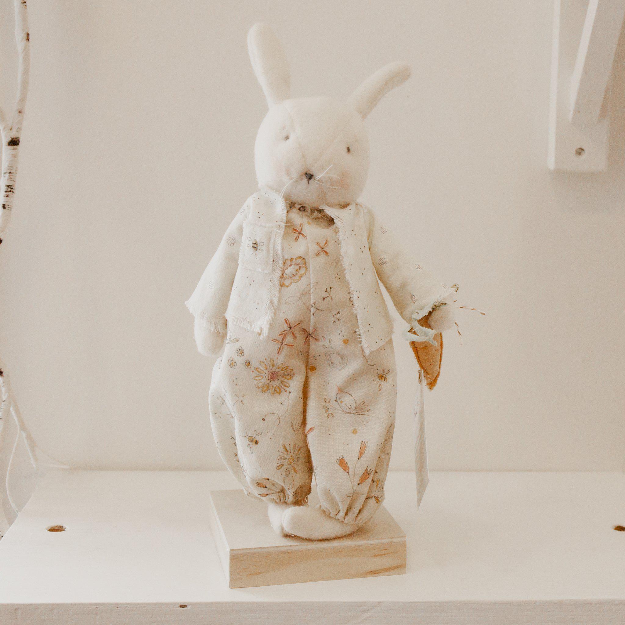 RETIRED - Hutch Studio Original - Sweet Pea - One of A Kind Bunny、mySite、g9winljtr