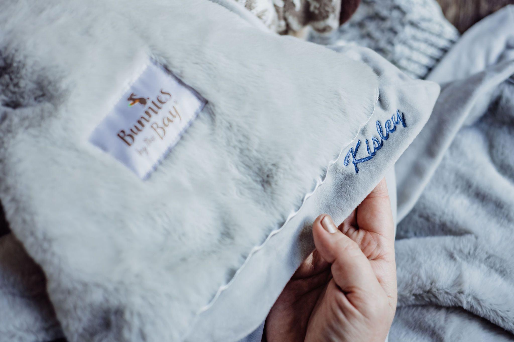 RETIRED - Big Cozy Nibble Fur Blanket - Gray 50 x 60、mySite、g9winljtr