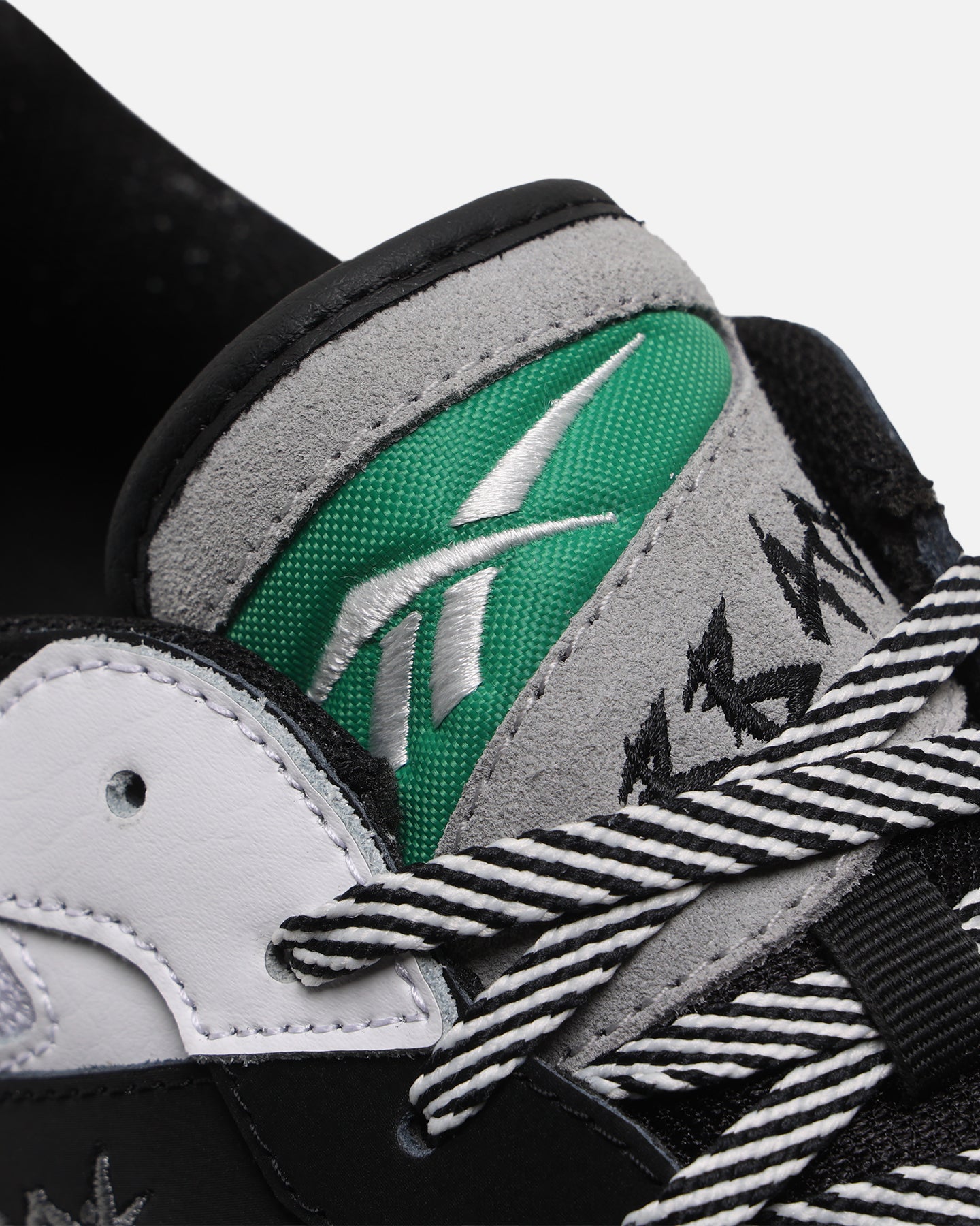 {product_title} - {shop_name}