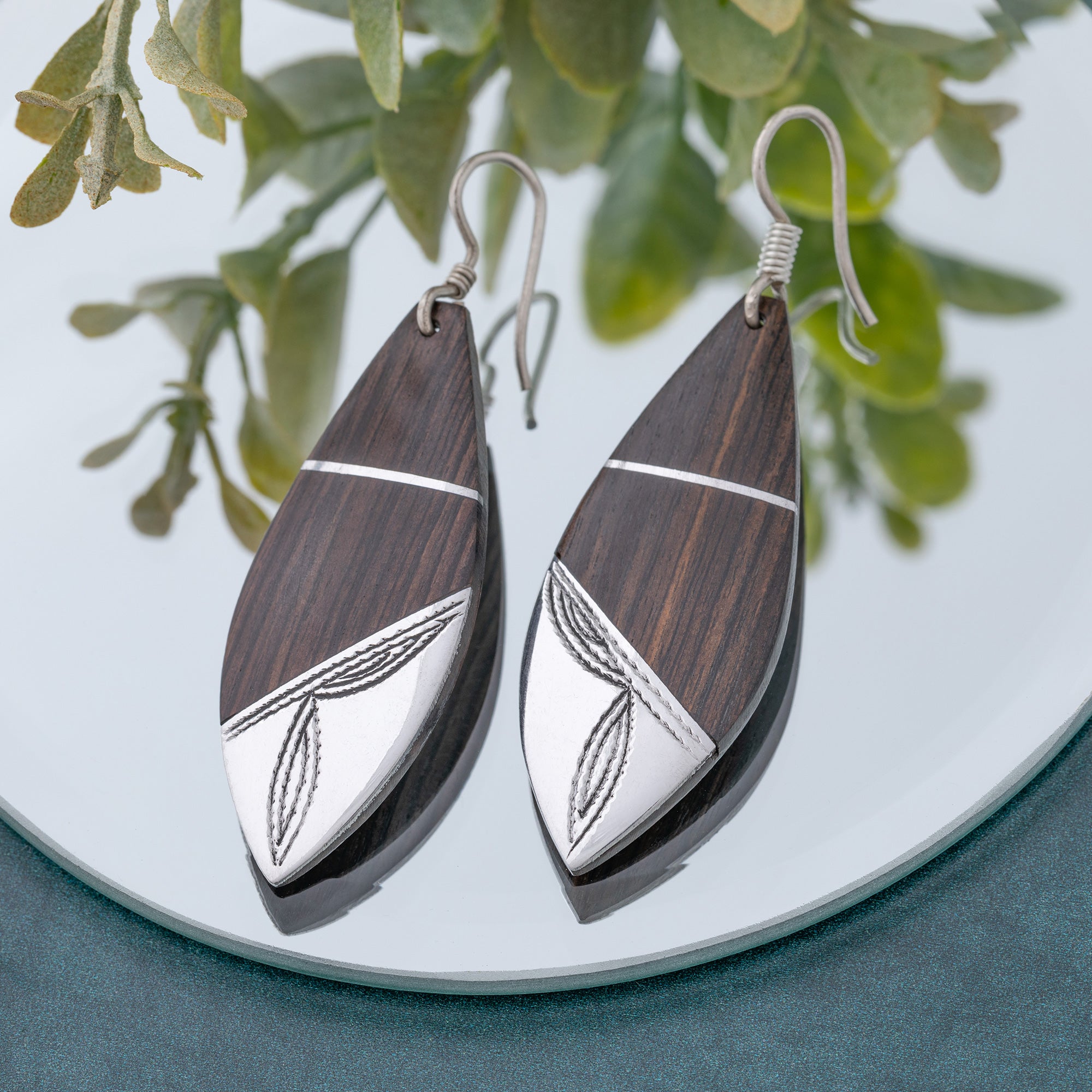 Tuareg Silver and Ebony Drop Earrings、mySite、camillekostekn