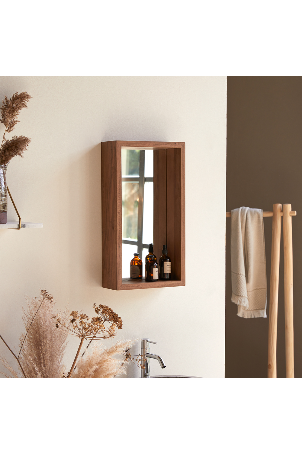 Rectangular Walnut Framed Mirror | Tikamoon Stelle、mySite、neckold