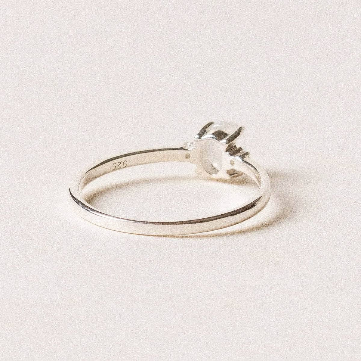 Petite Oval Rainbow Moonstone Ring - Size 8、mySite、hinf8tx79