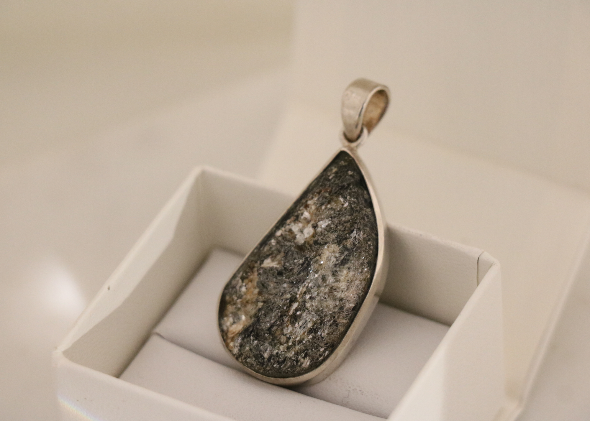 Raw Tourmaline Pendant (Sterling Silver)、mySite、topwebapps